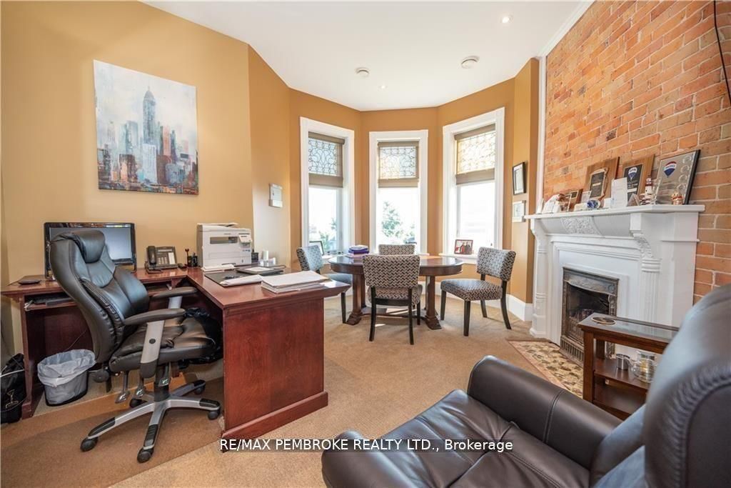 464 Pembroke Street W Property Photo 12
