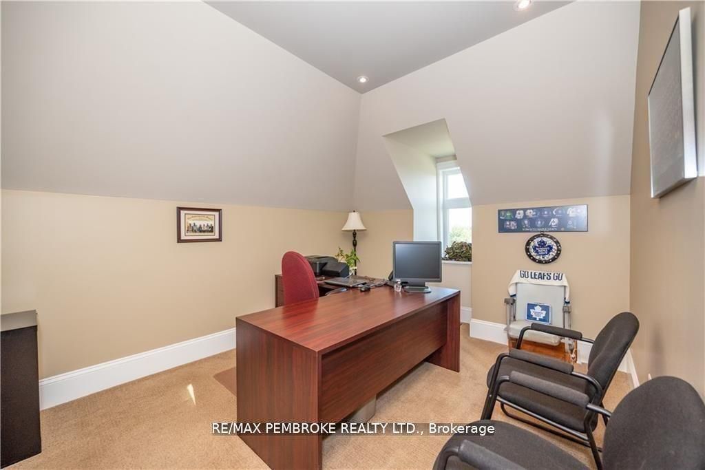 464 Pembroke Street W Property Photo 17