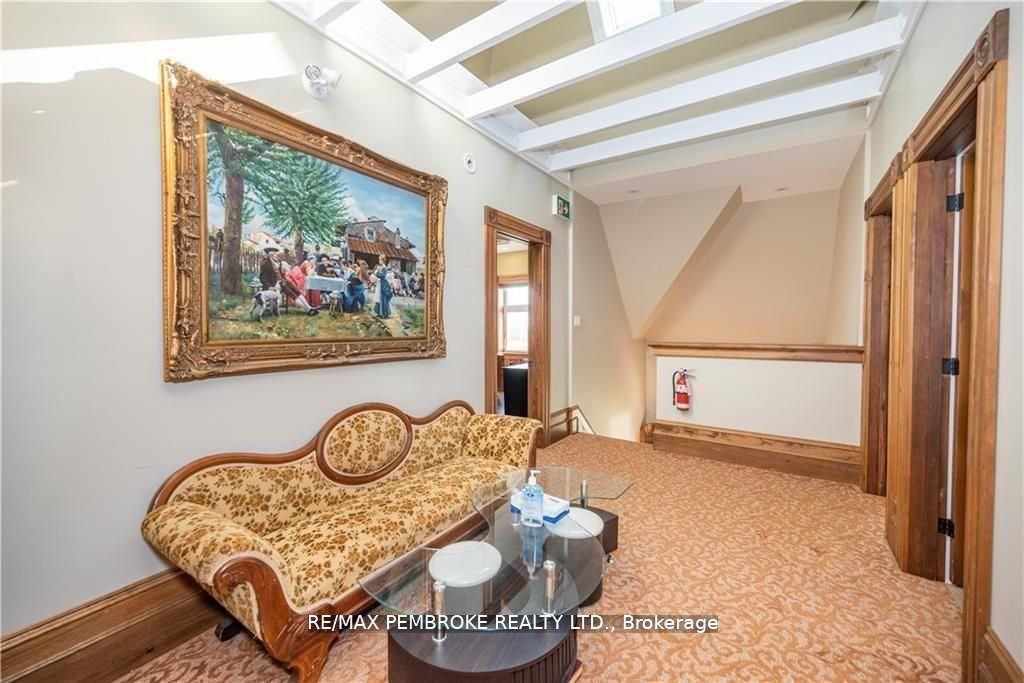 464 Pembroke Street W Property Photo 18