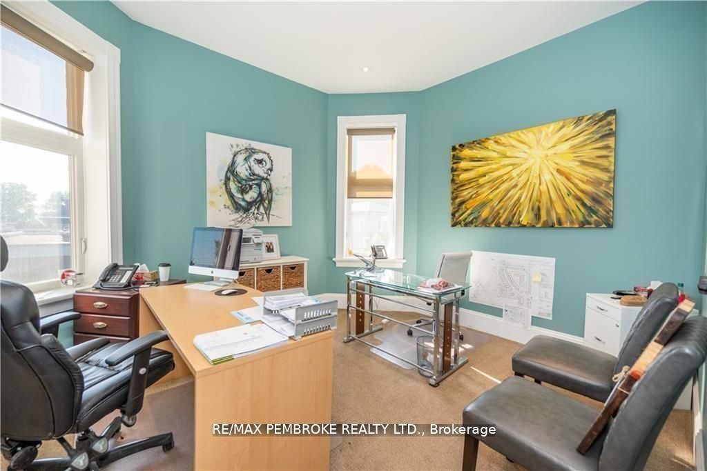 464 Pembroke Street W Property Photo 20
