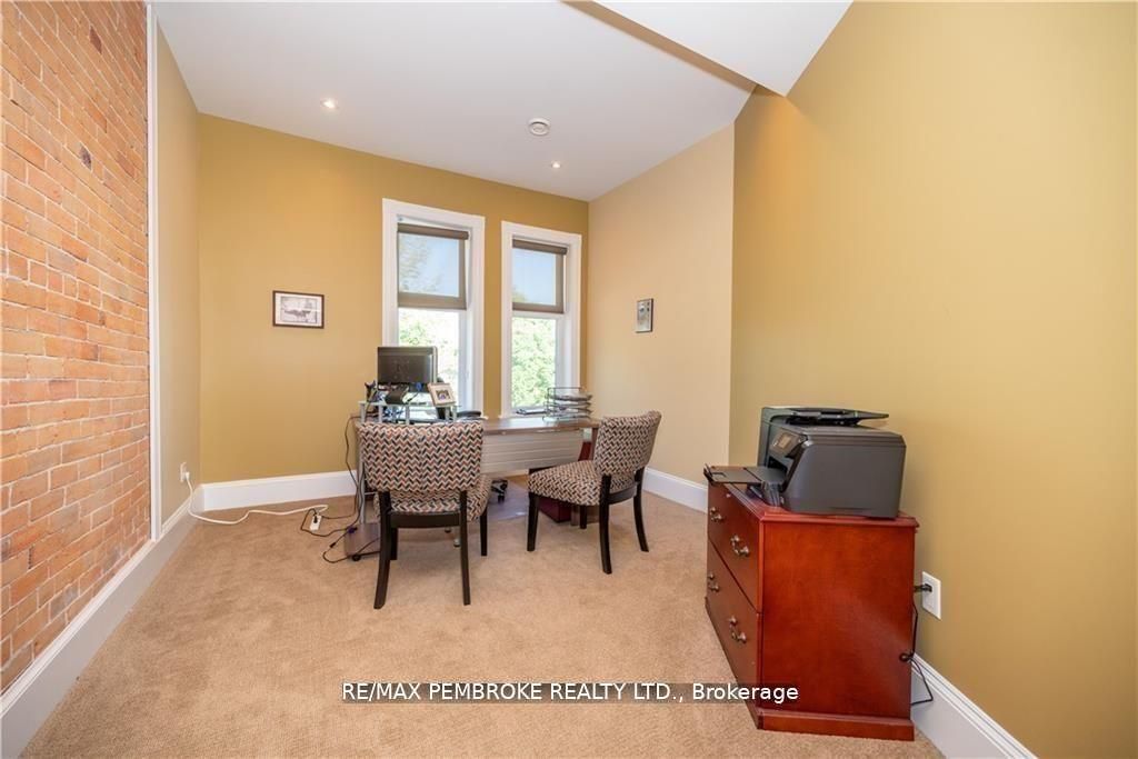 464 Pembroke Street W Property Photo 22