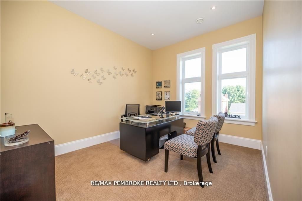 464 Pembroke Street W Property Photo 23