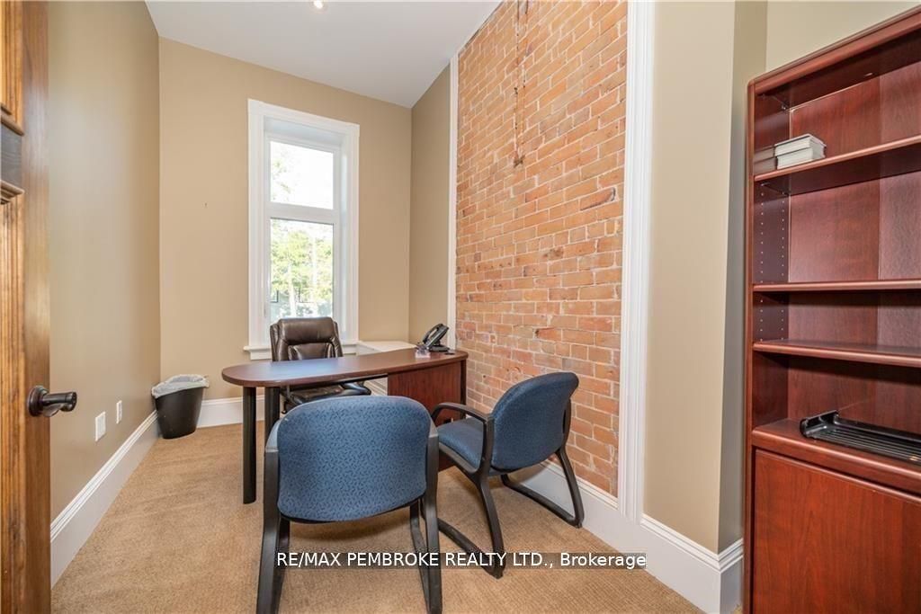 464 Pembroke Street W Property Photo 24