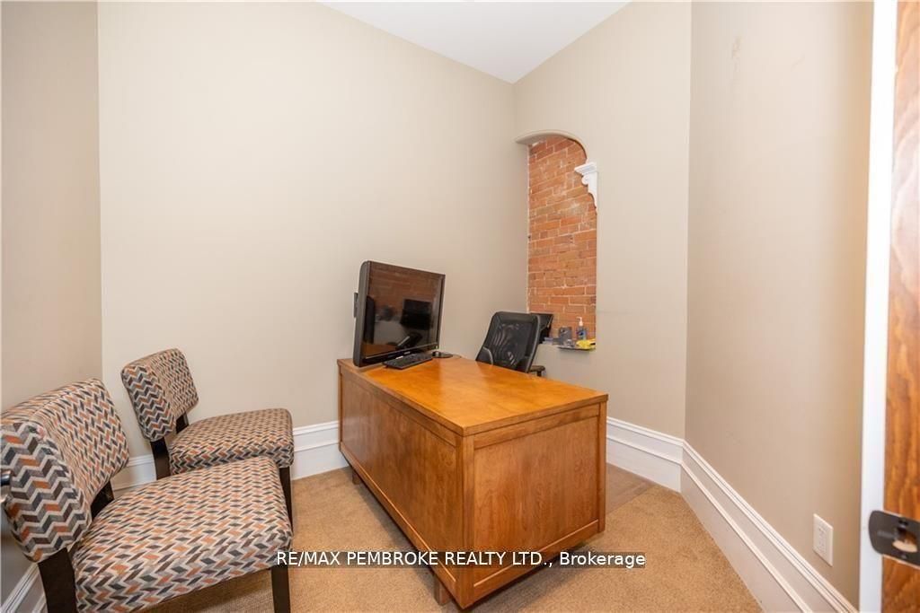 464 Pembroke Street W Property Photo 25
