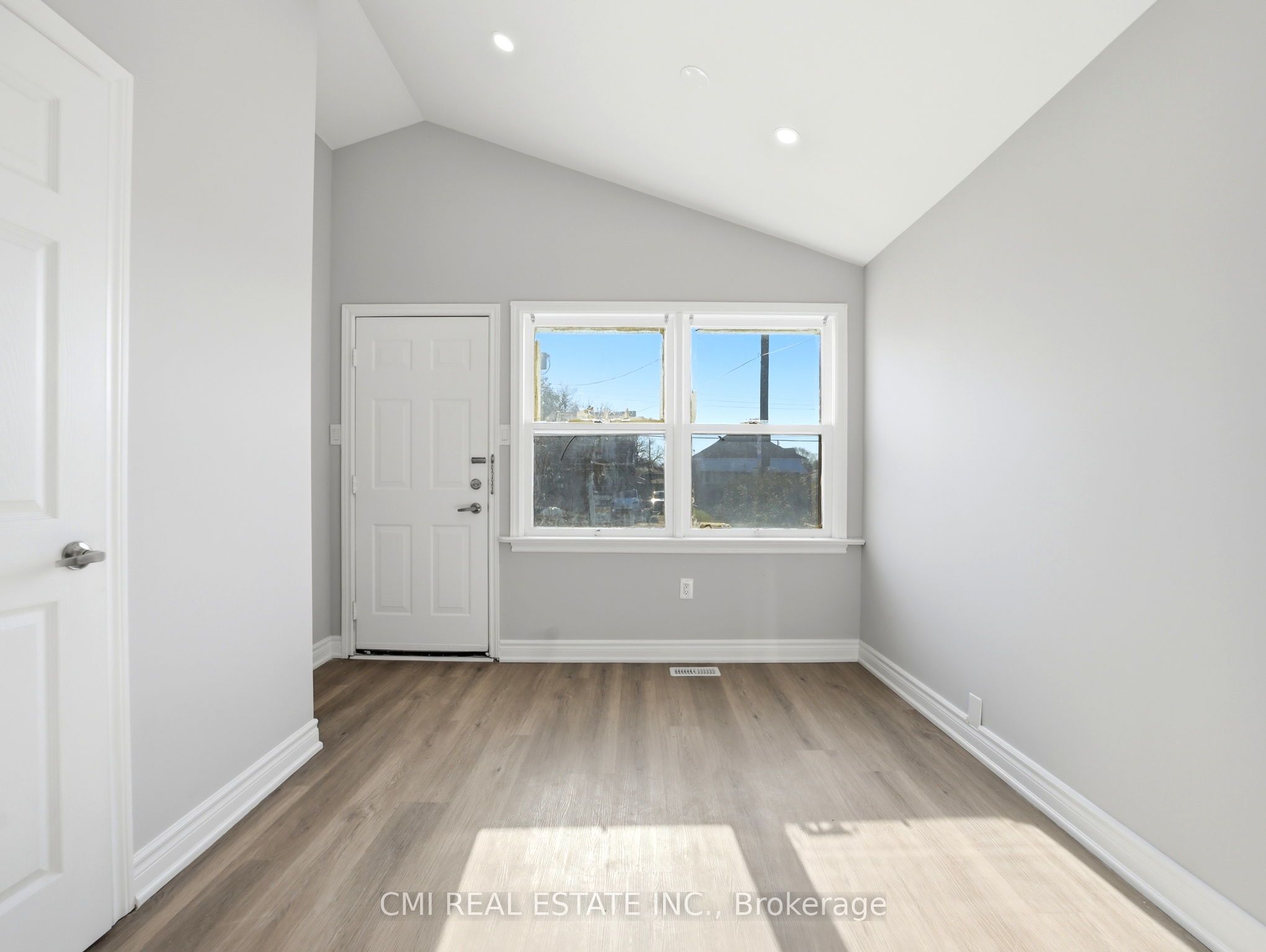 86 Adair Avenue S Property Photo 8