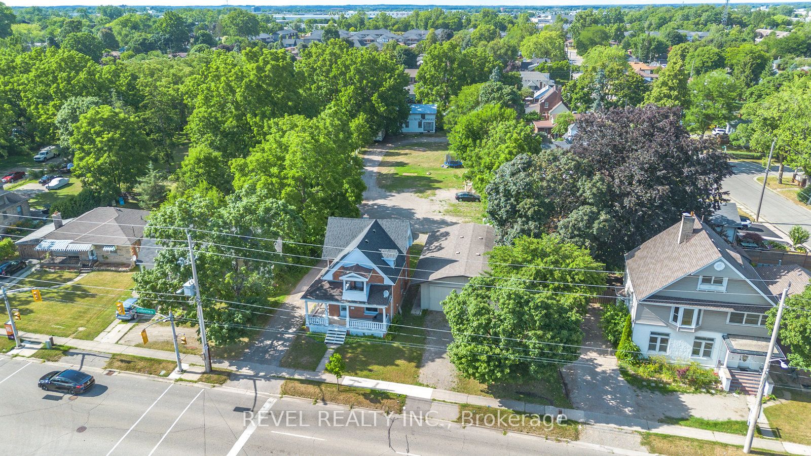 816 Colborne Street E Property Photo 3