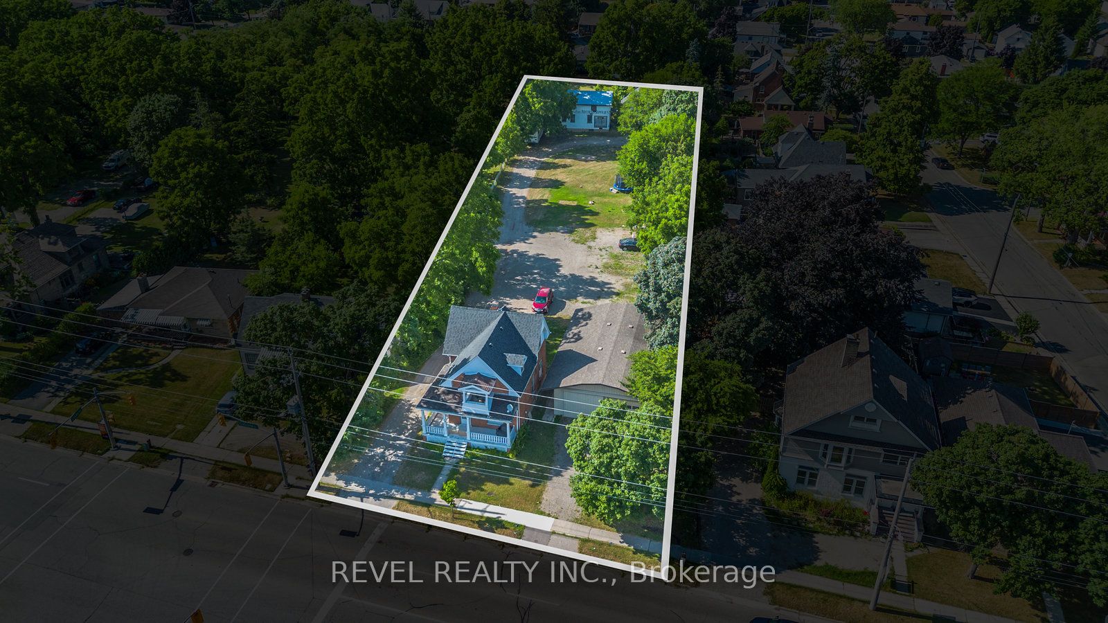 816 Colborne Street E Property Photo 10