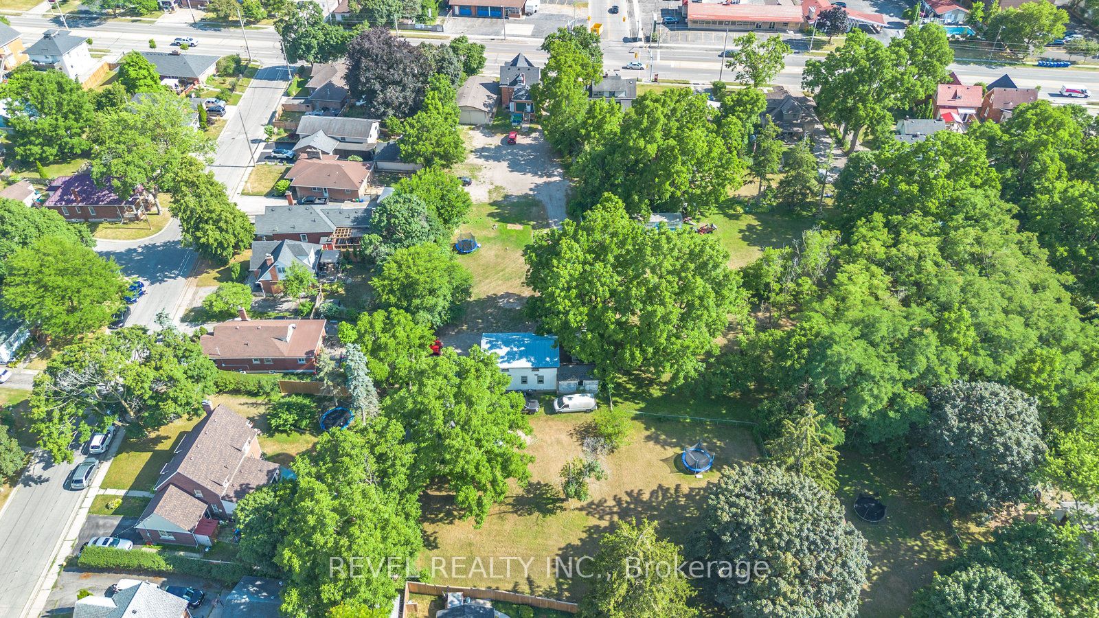816 Colborne Street E Property Photo 11