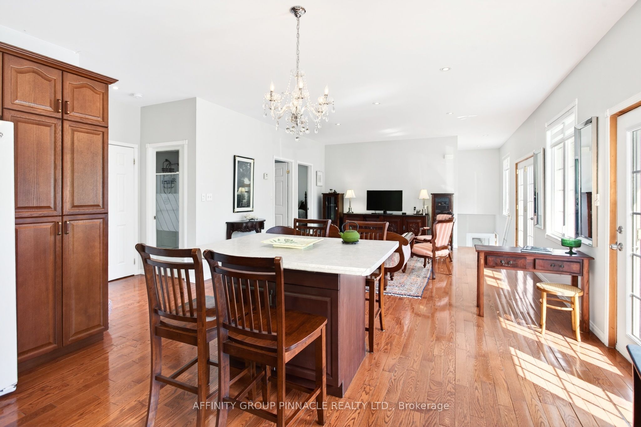 4 Head Street Property Photo 9