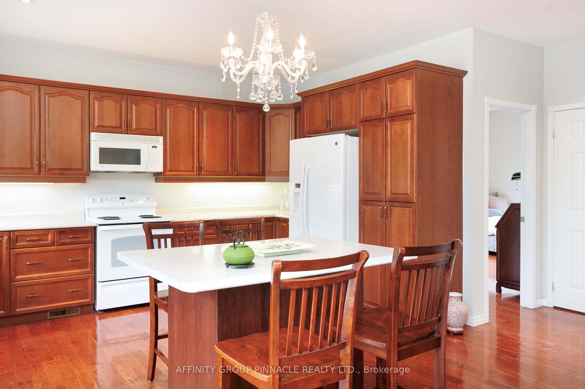 4 Head Street Property Photo 10