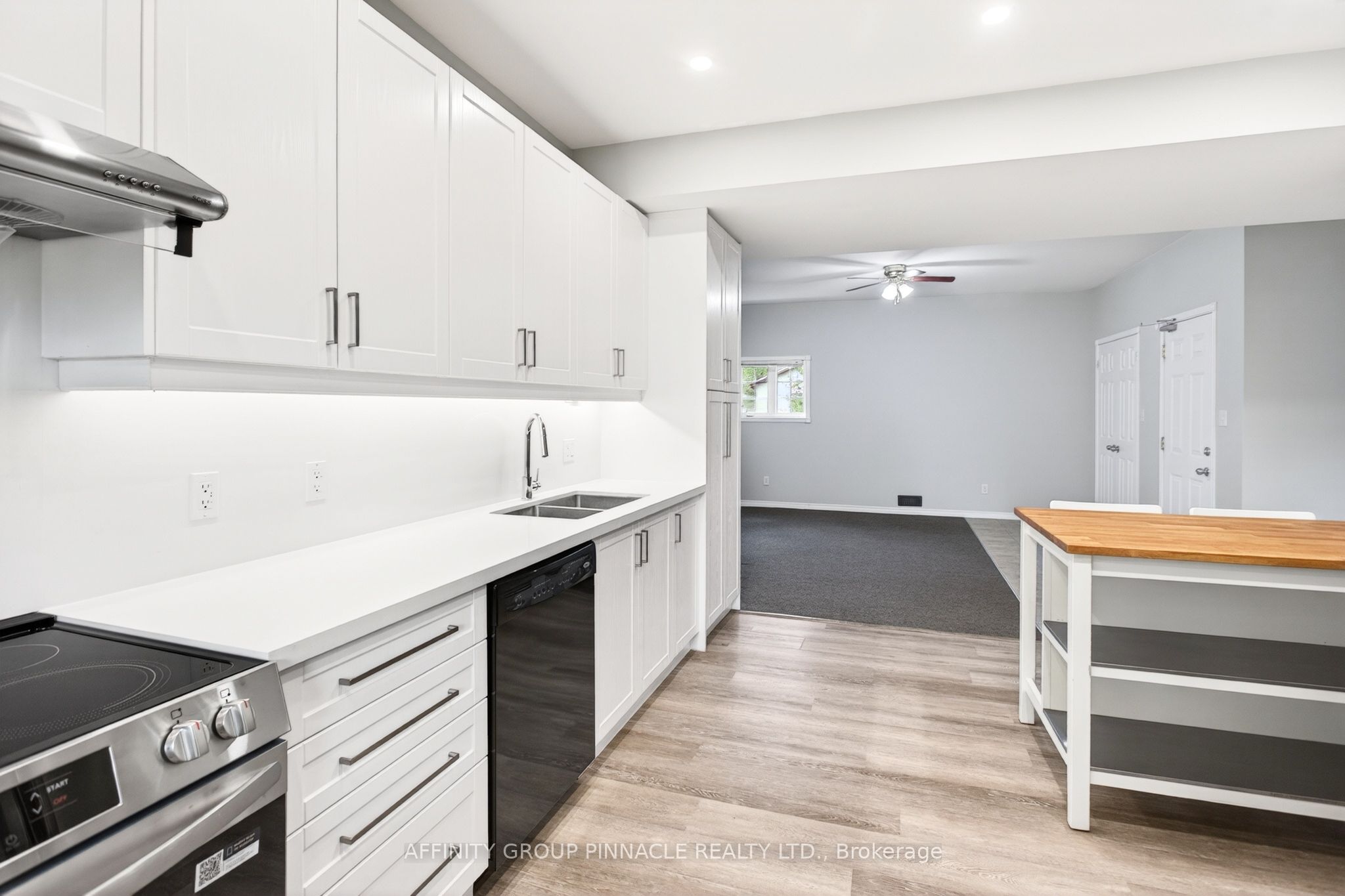 4 Head Street Property Photo 26