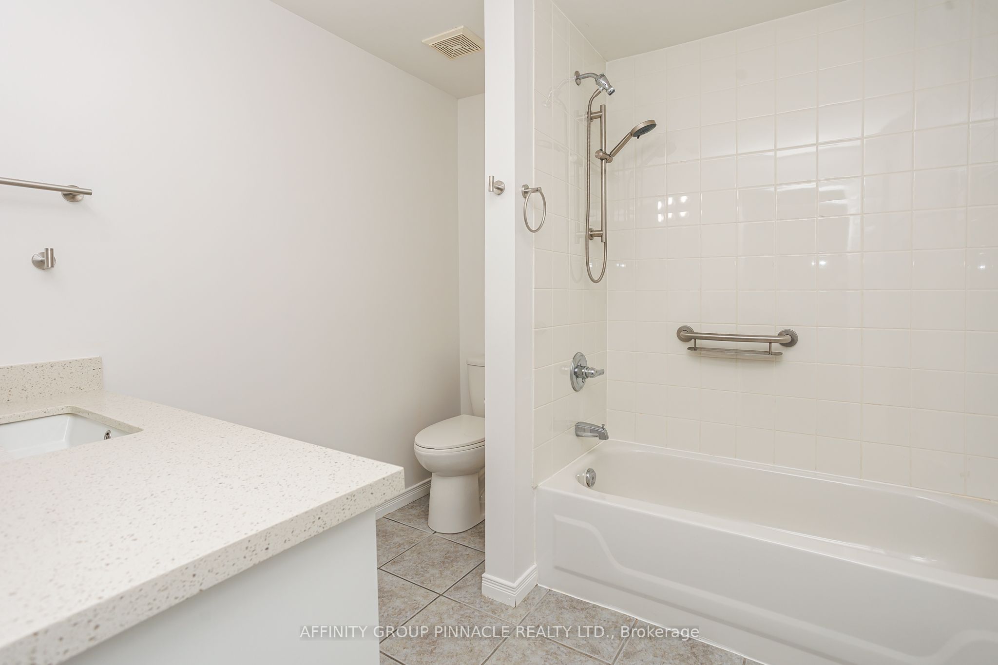 4 Head Street Property Photo 32