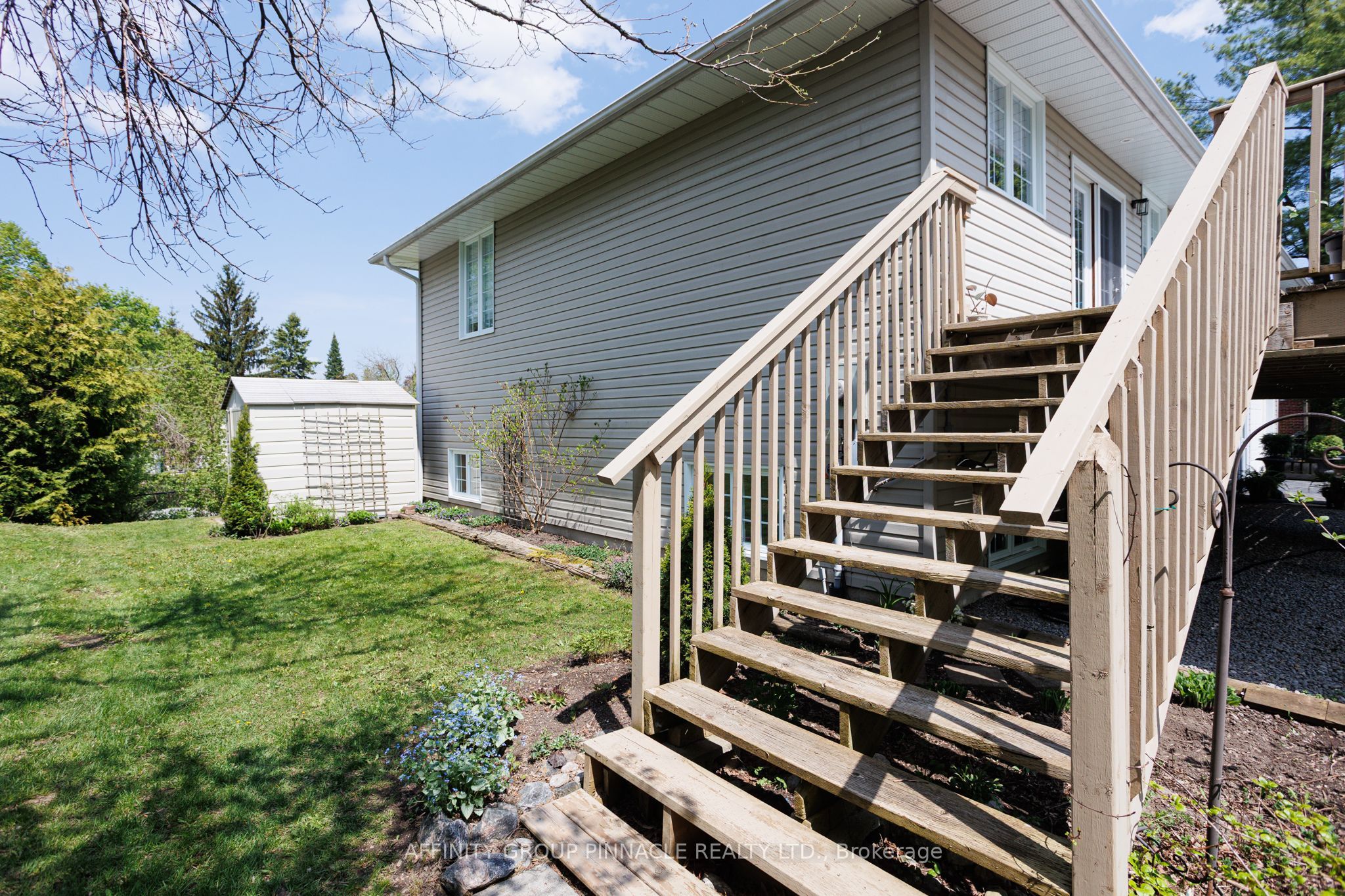 4 Head Street Property Photo 34