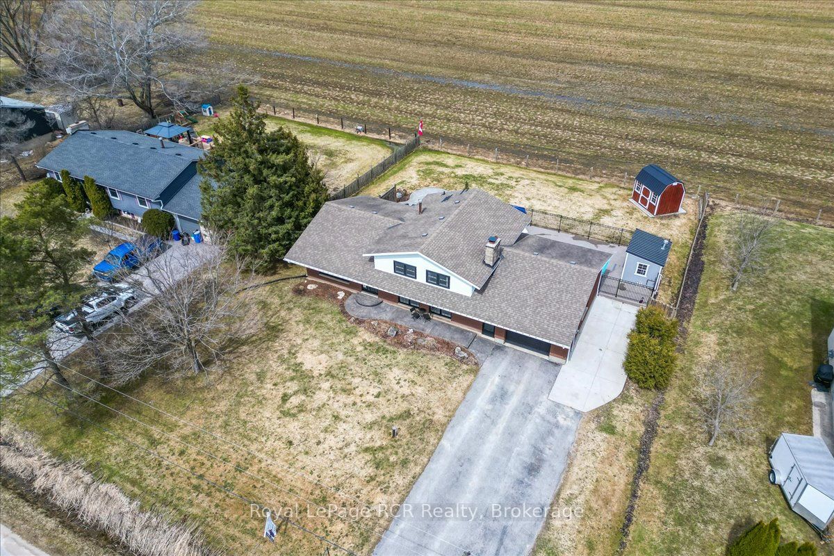 883 30th Street W Property Photo 1