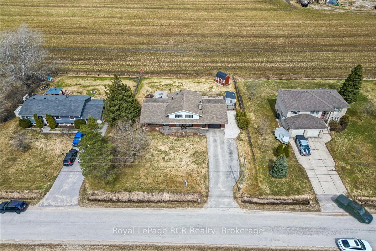 883 30th Street W Property Photo 2