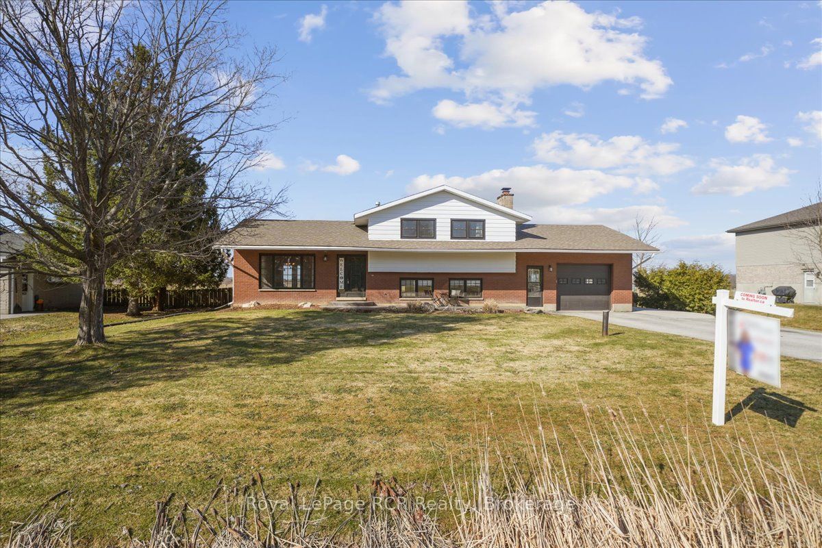 883 30th Street W Property Photo 3