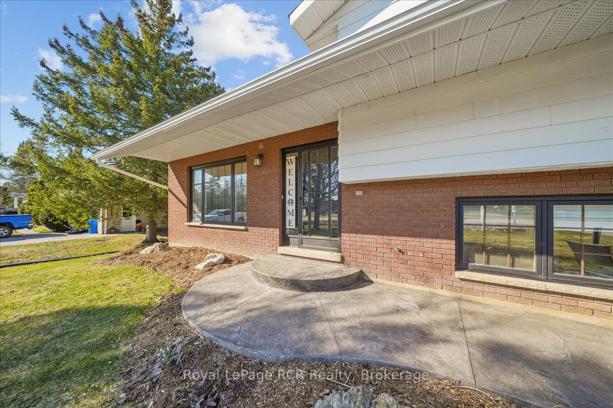 883 30th Street W Property Photo 5