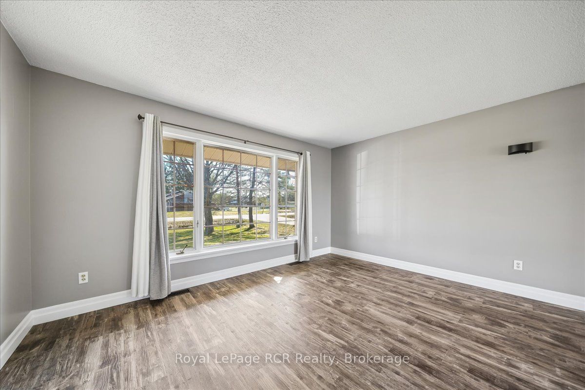 883 30th Street W Property Photo 11
