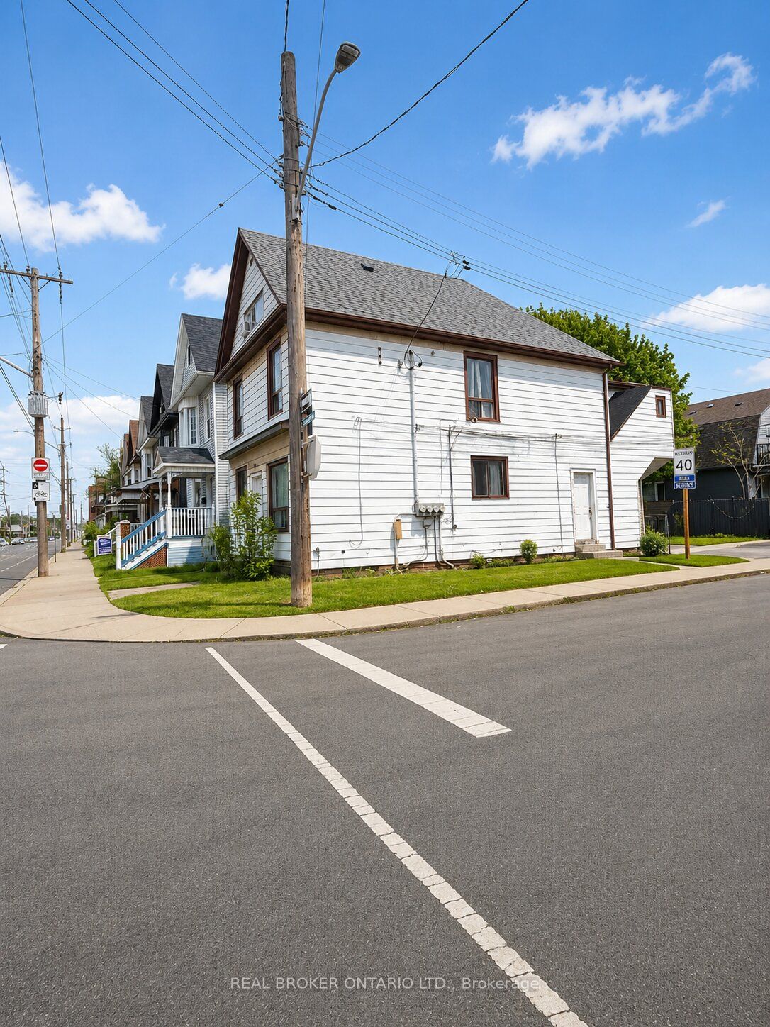 518 Cannon Street E Property Photo 3