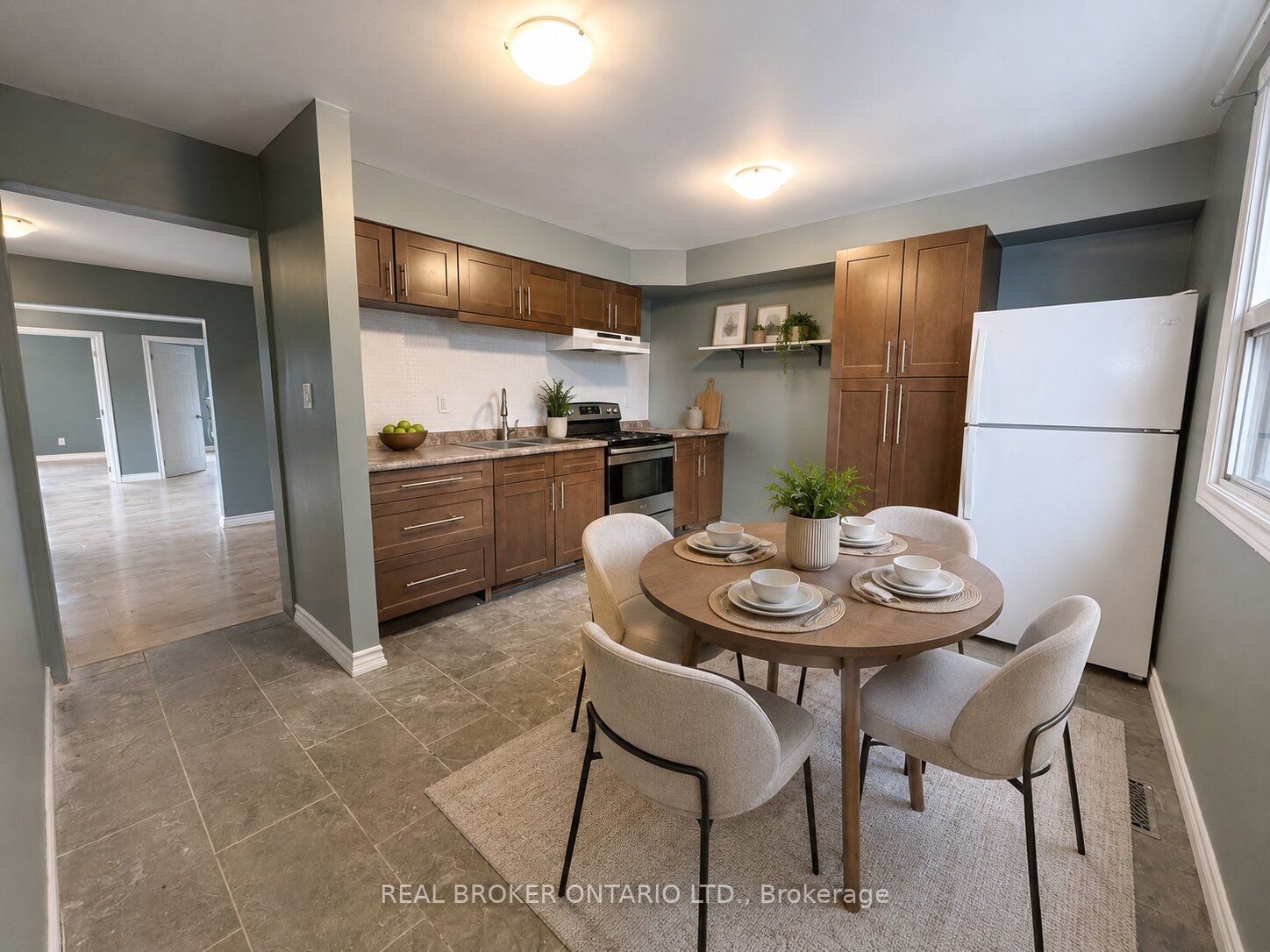 518 Cannon Street E Property Photo 9