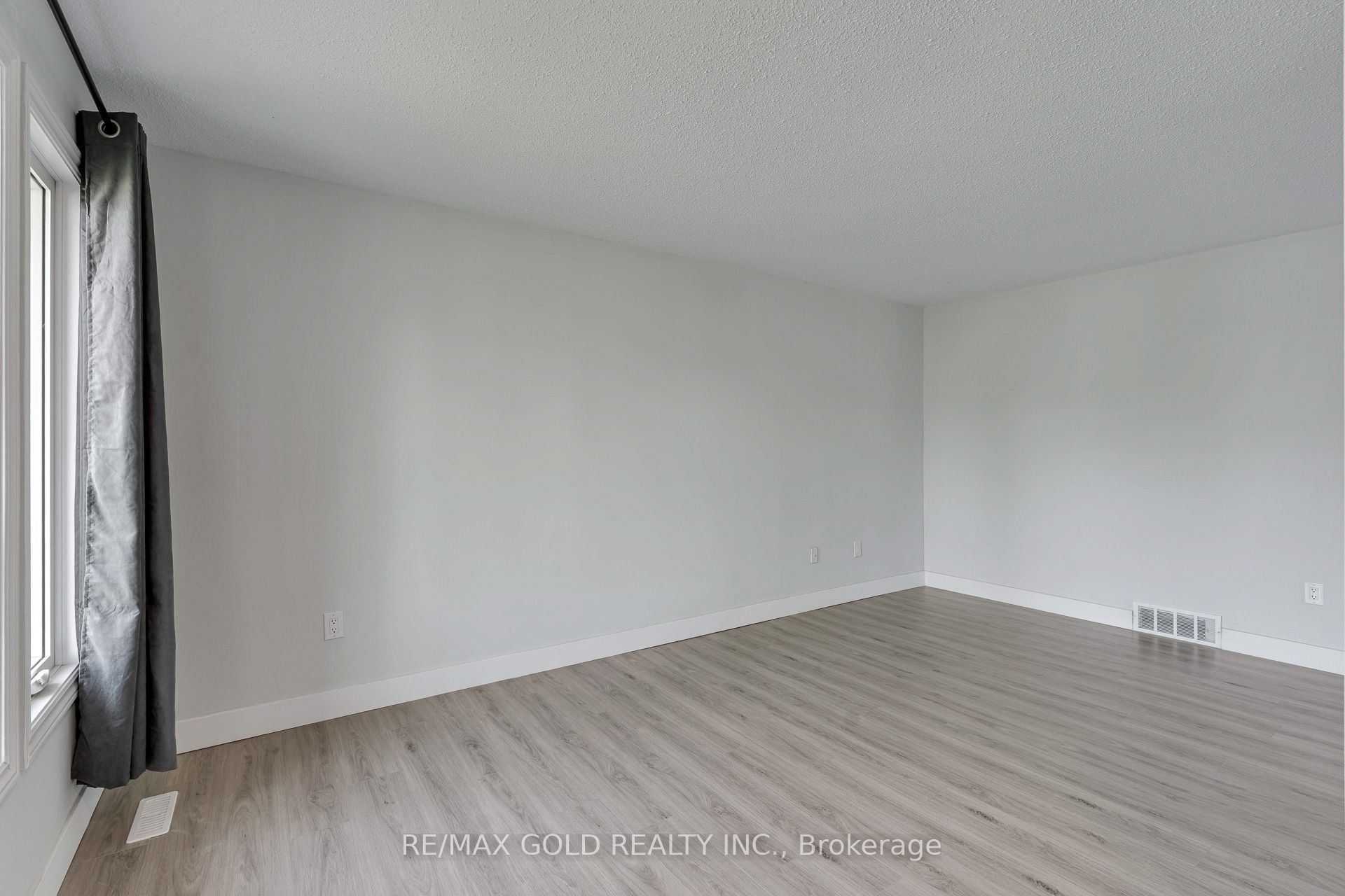 83 Speight Crescent Property Photo 5