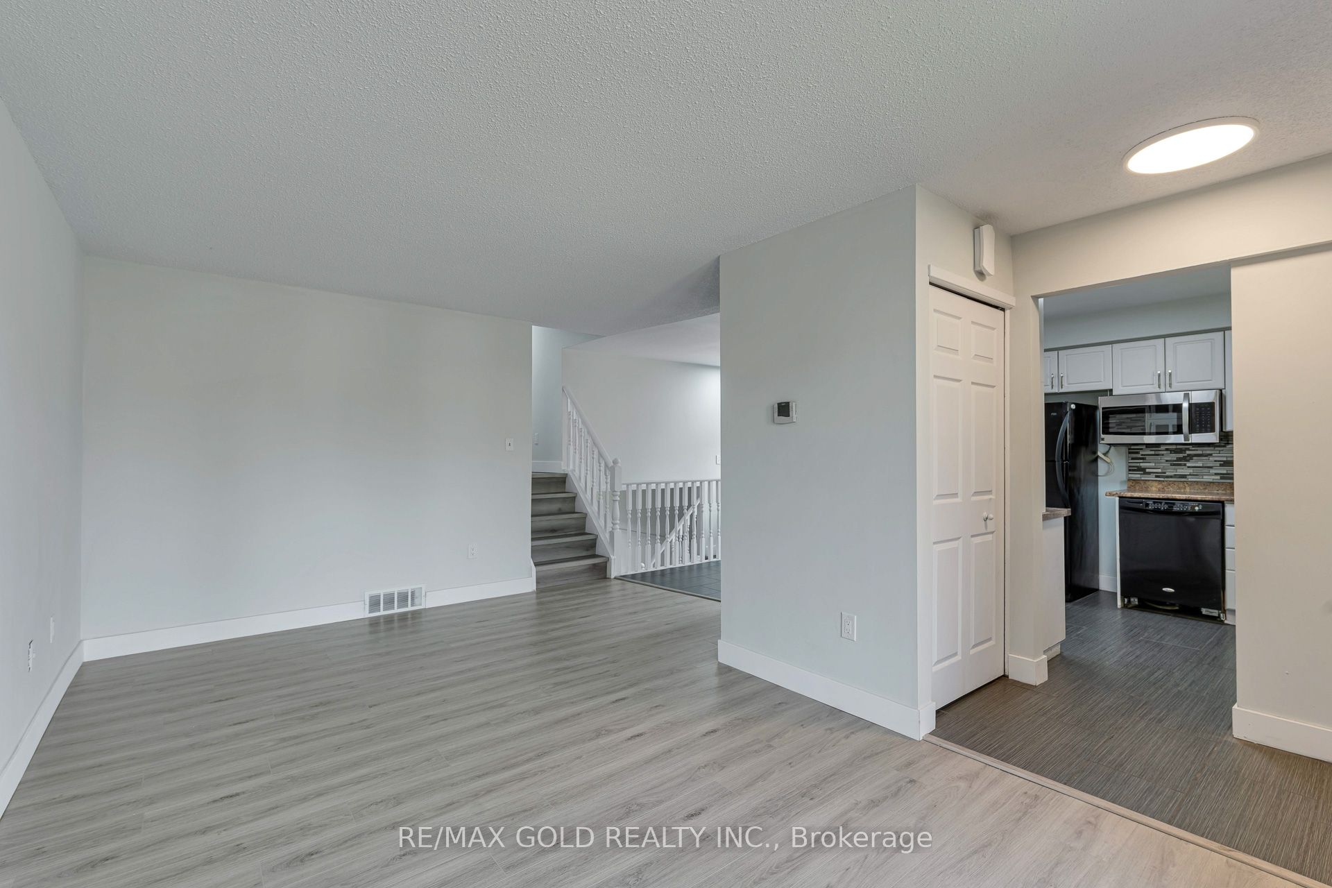 83 Speight Crescent Property Photo 6