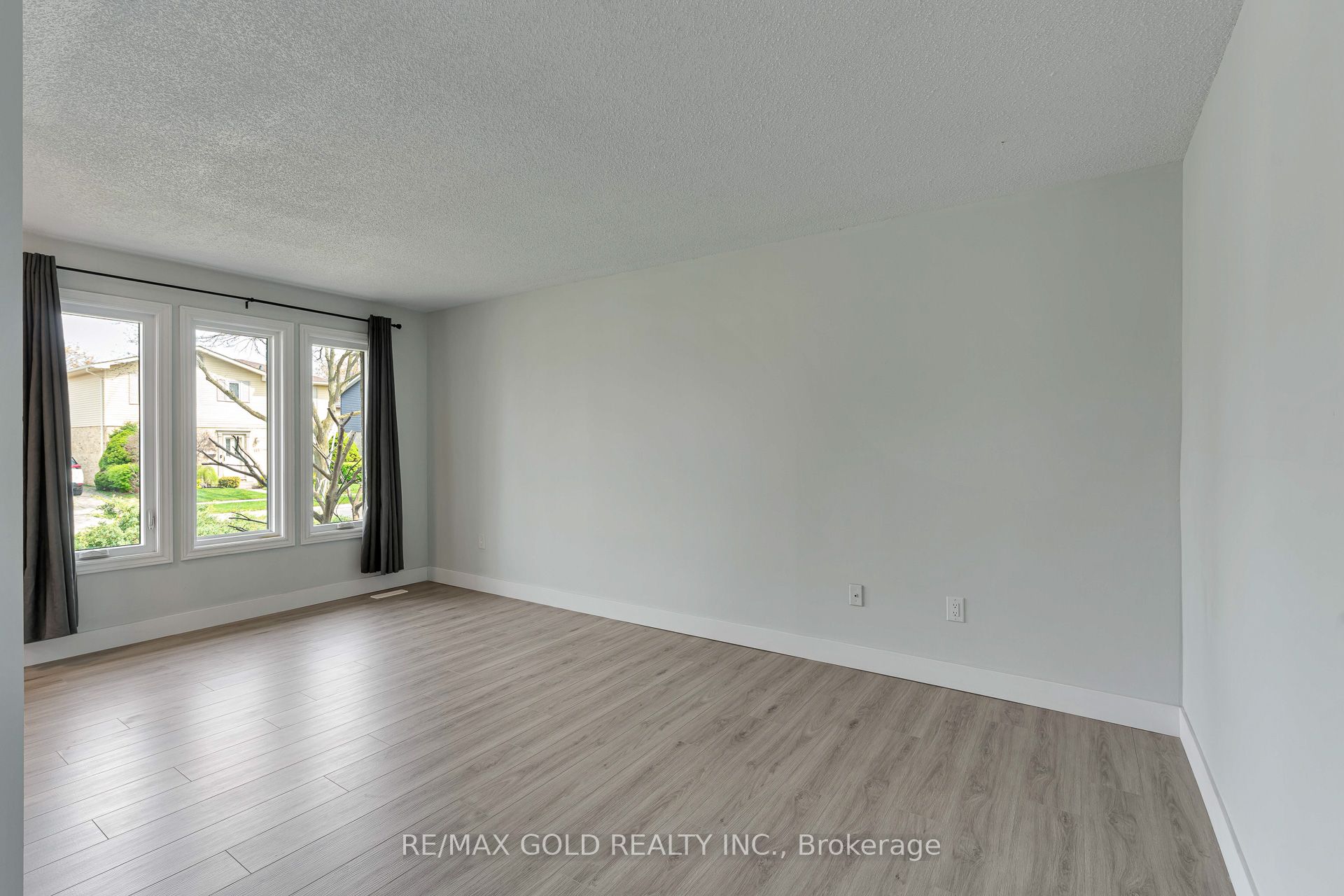 83 Speight Crescent Property Photo 8