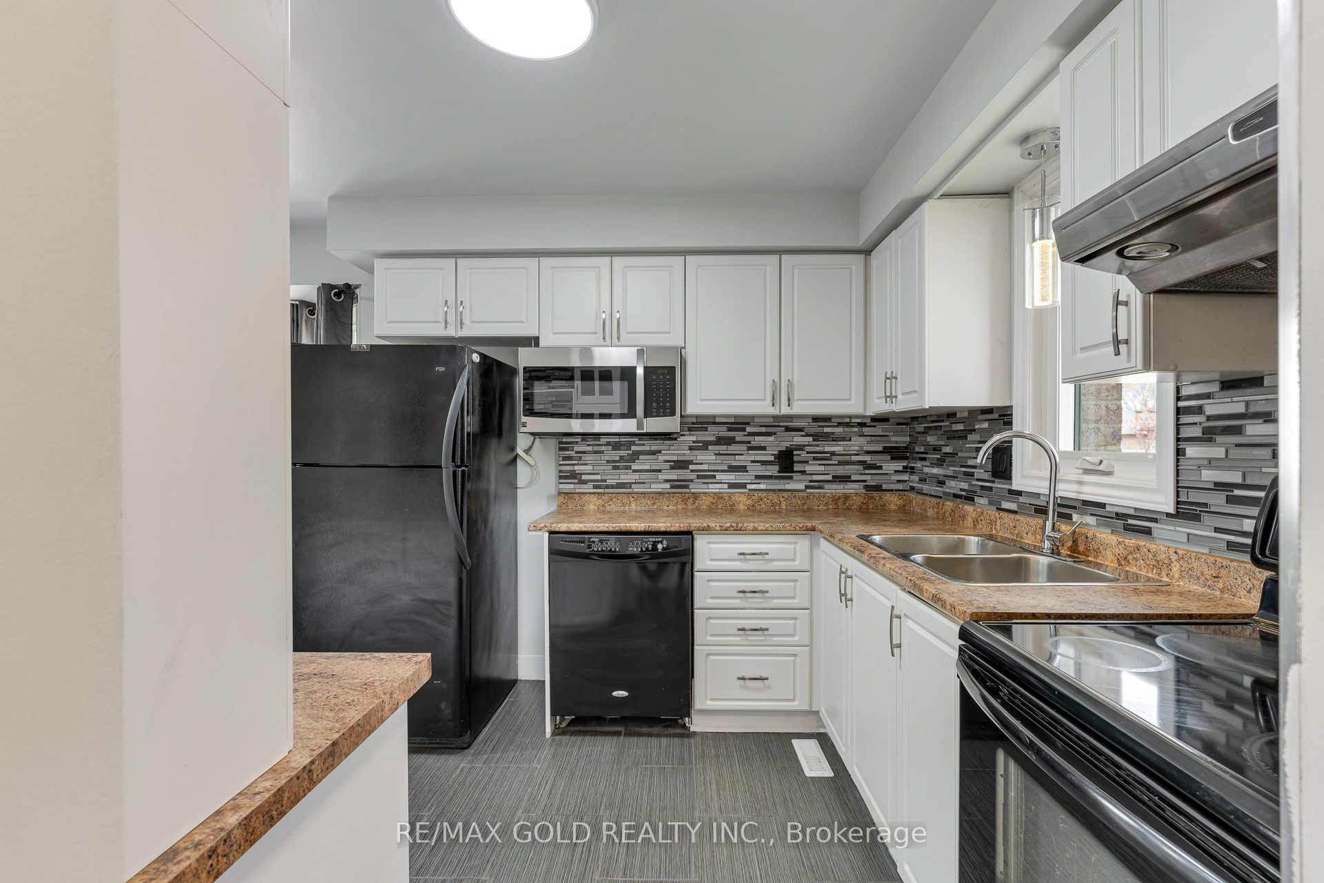 83 Speight Crescent Property Photo 9