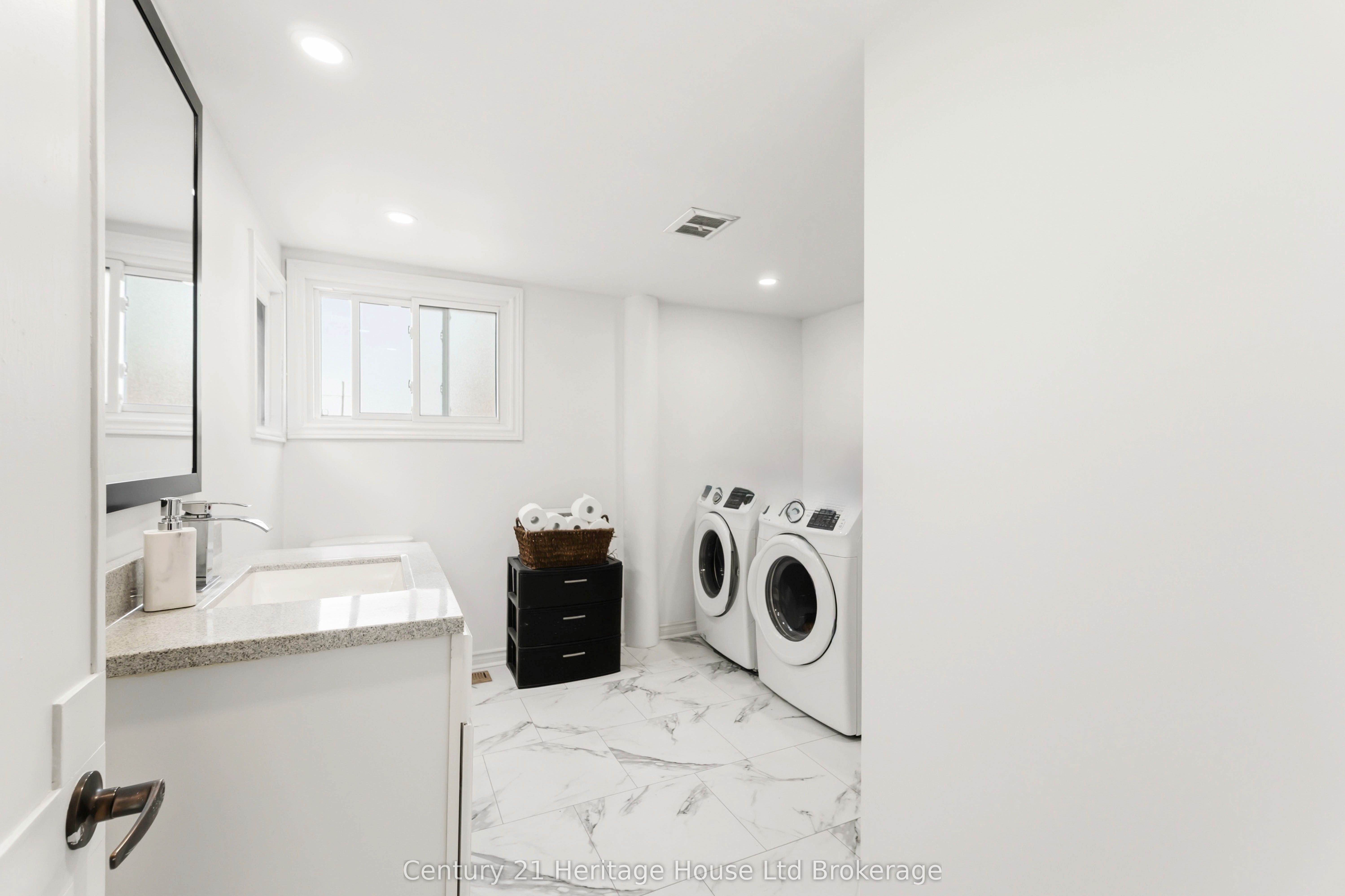 34 Humboldt Parkway Property Photo 11