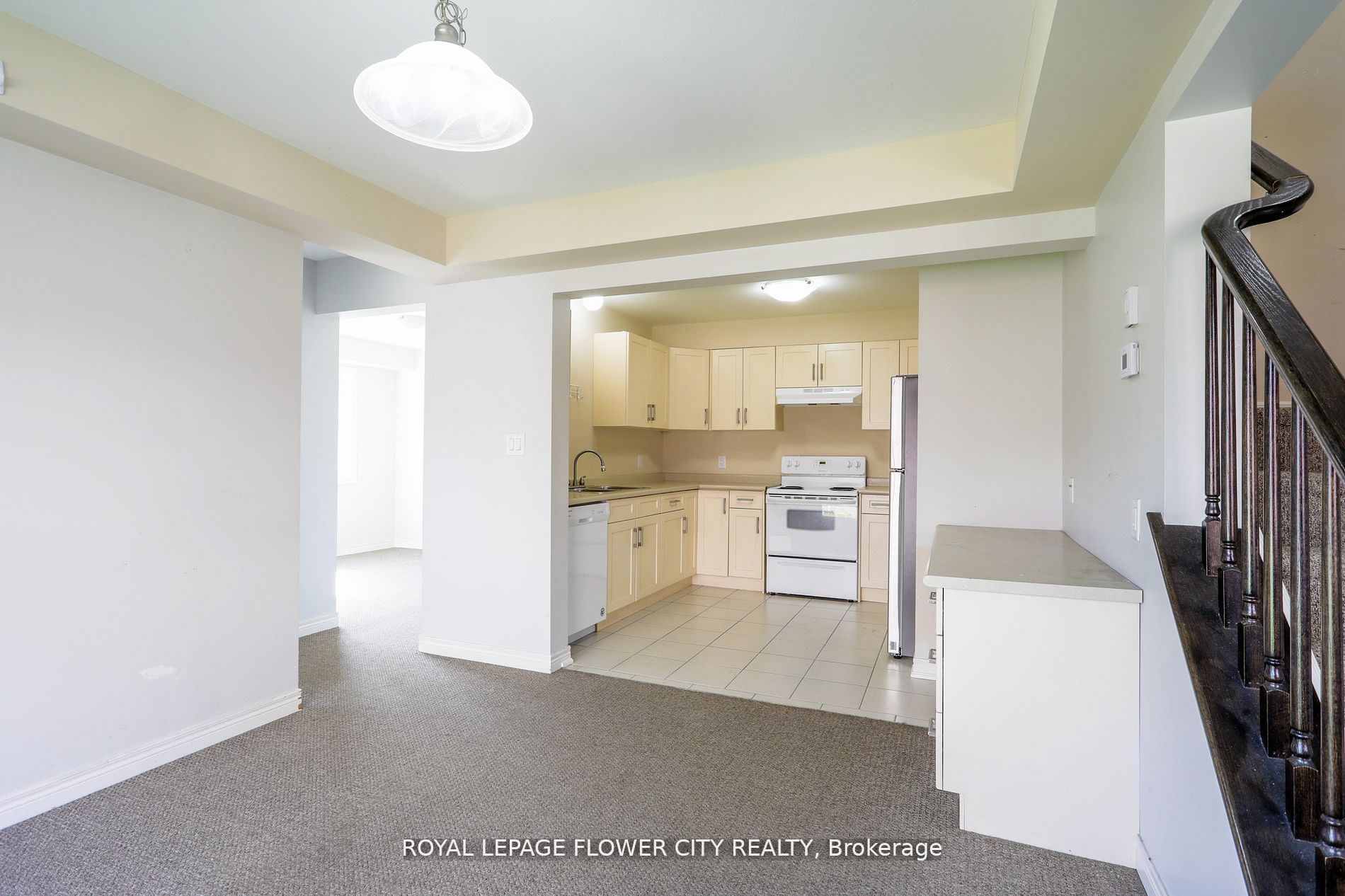 146 Winterberry Boulevard Property Photo 5