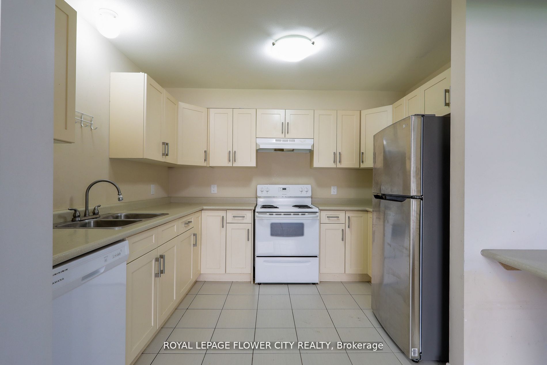 146 Winterberry Boulevard Property Photo 6