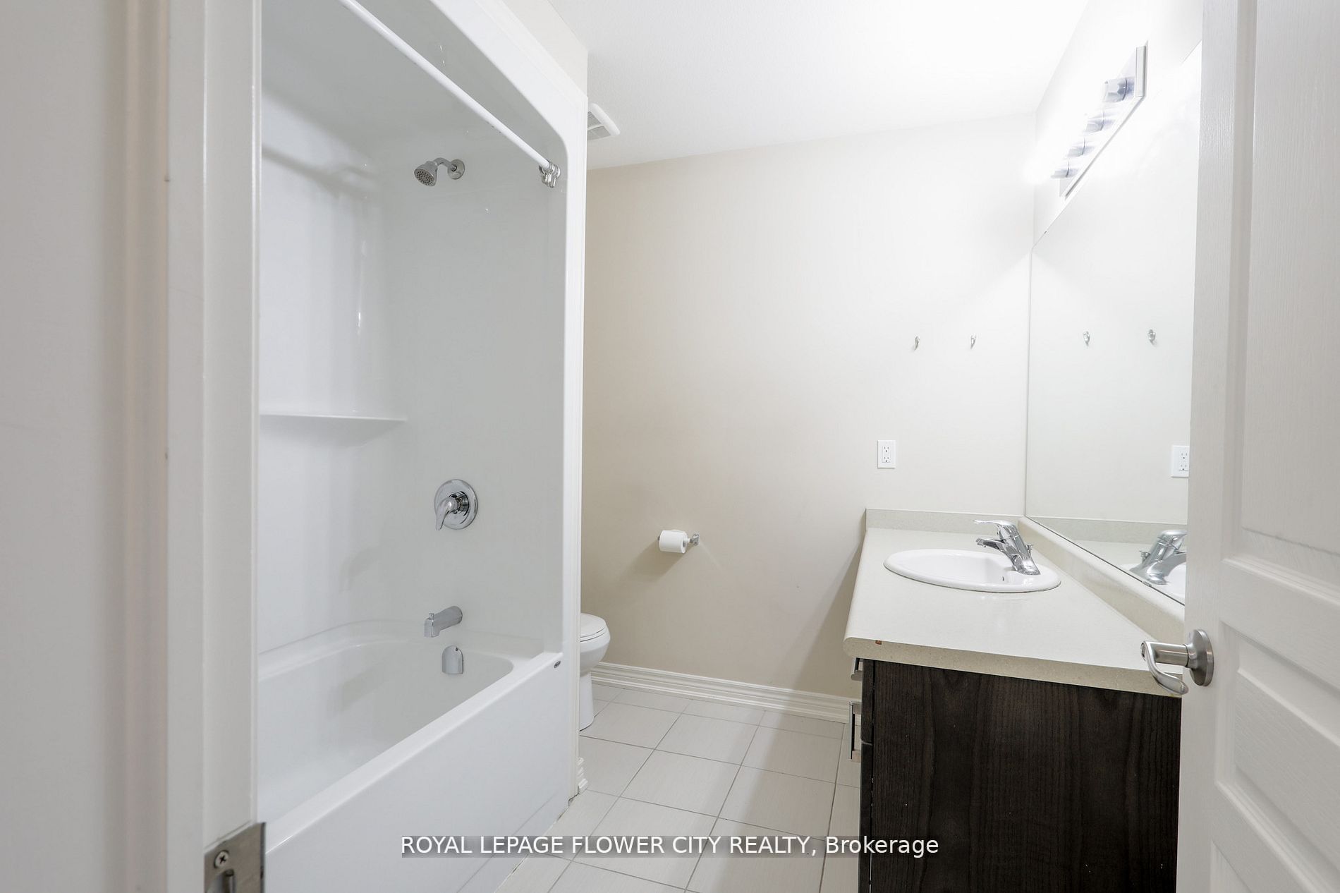 146 Winterberry Boulevard Property Photo 20