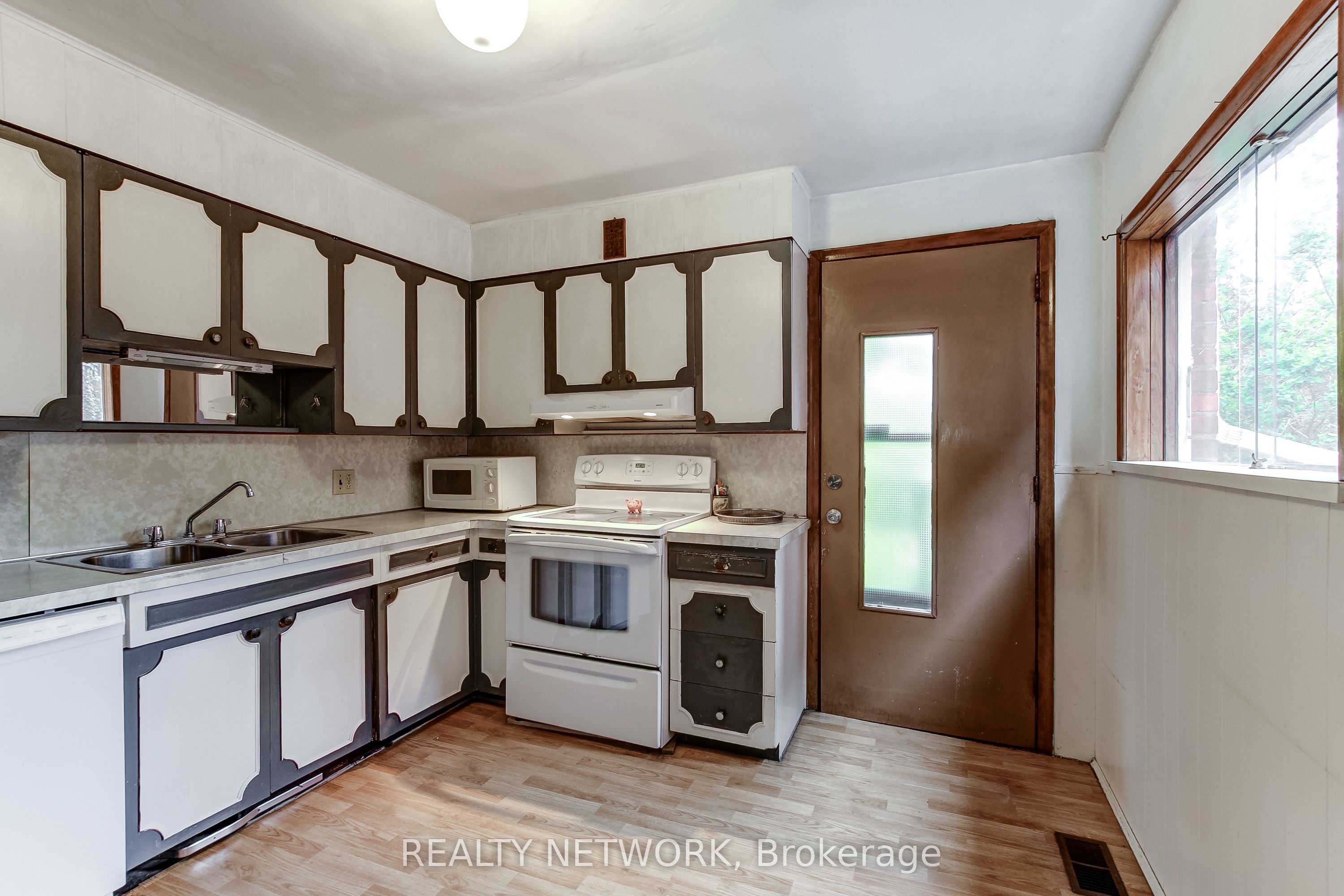 18 Fairleigh Crescent Property Photo 16