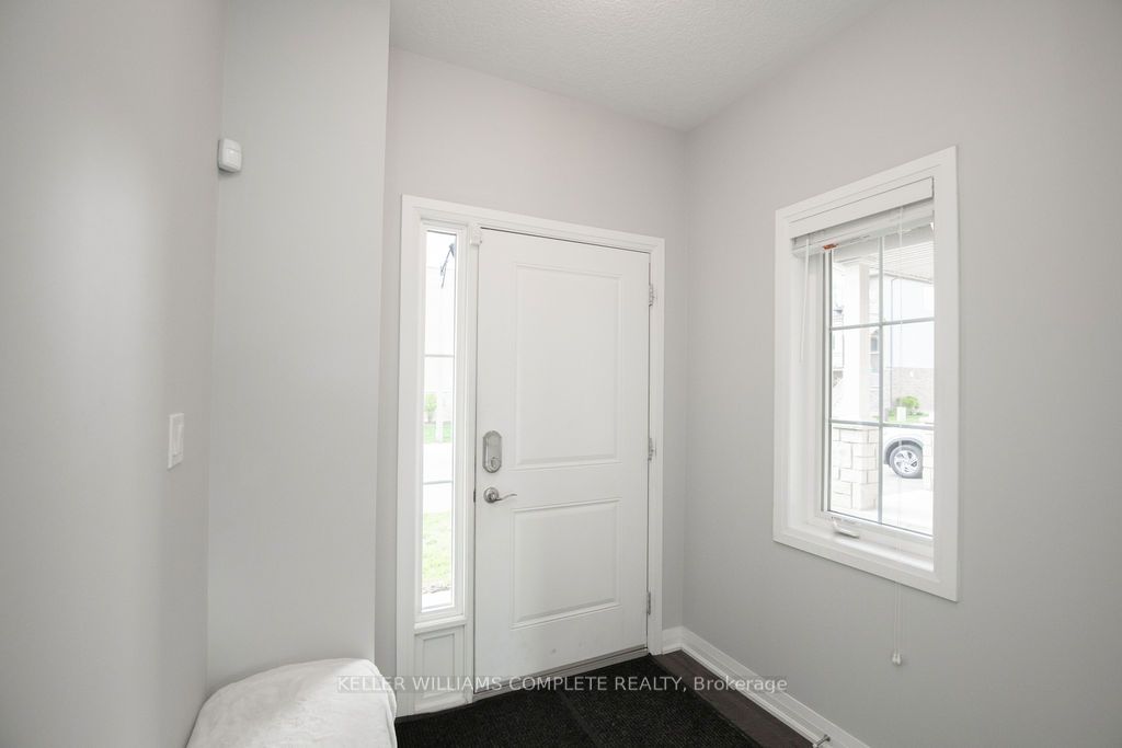 28 Canary Grass Boulevard Property Photo 5