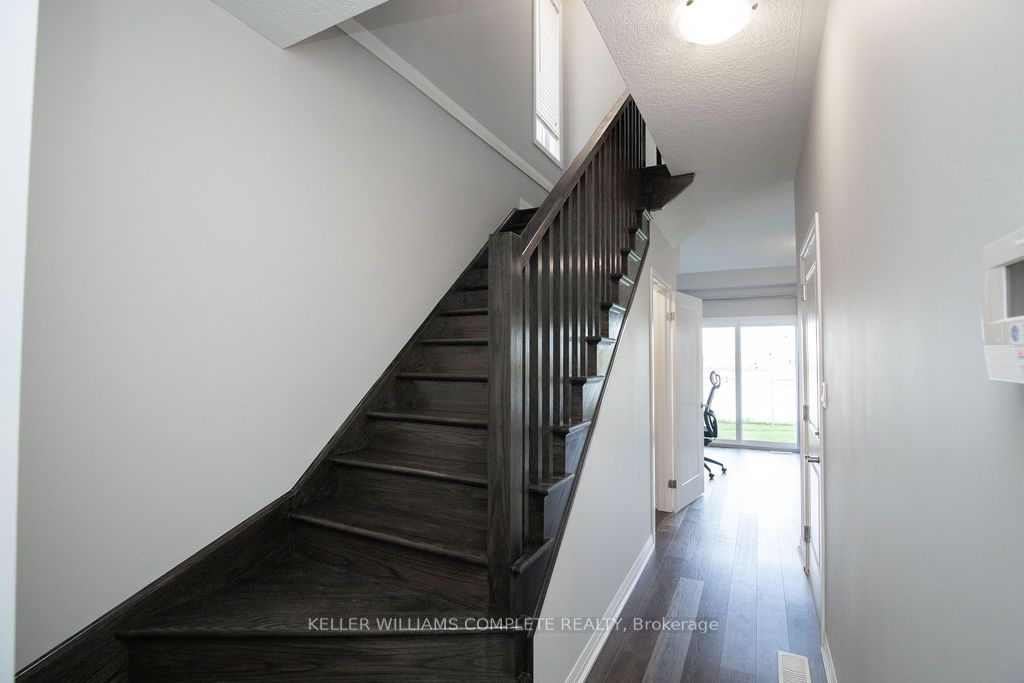 28 Canary Grass Boulevard Property Photo 6