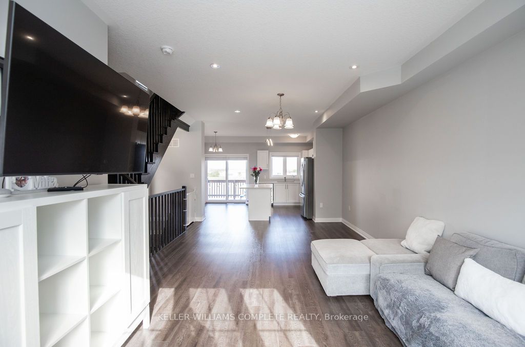 28 Canary Grass Boulevard Property Photo 7