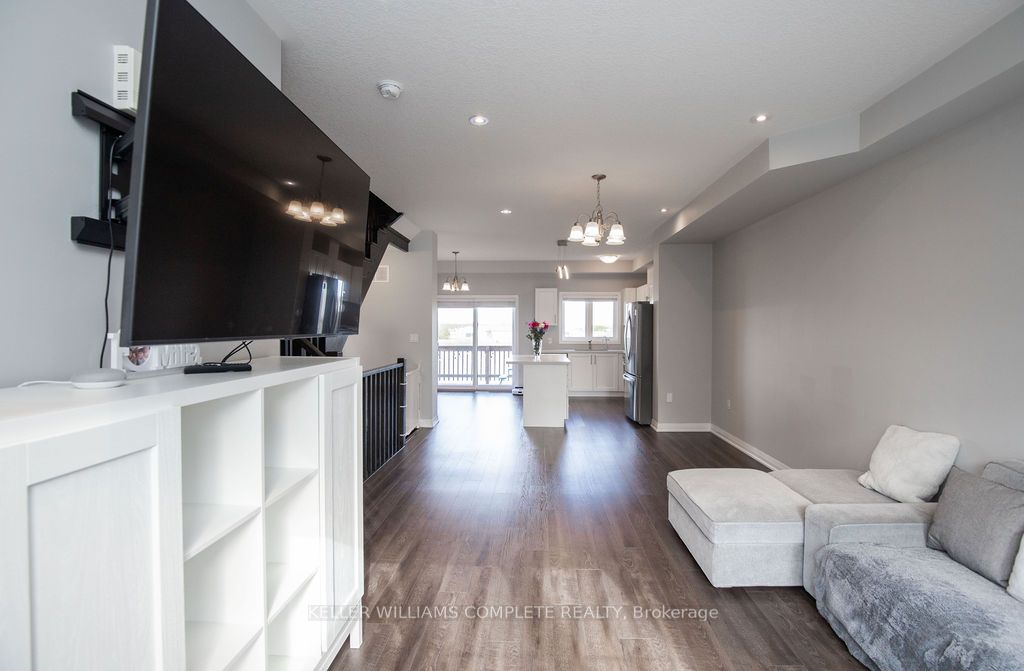 28 Canary Grass Boulevard Property Photo 8