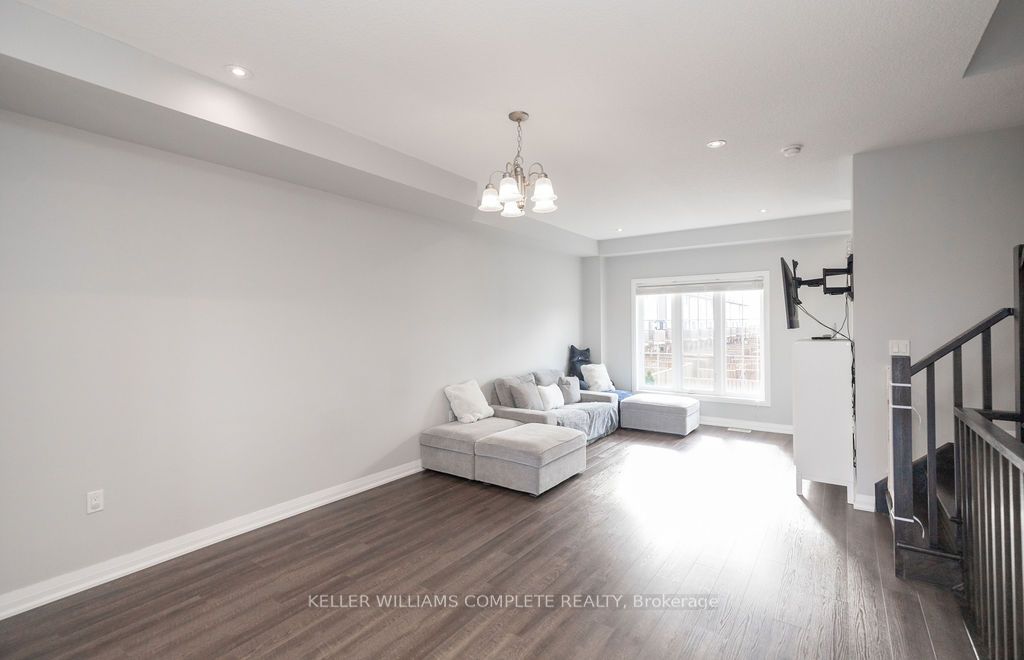 28 Canary Grass Boulevard Property Photo 9