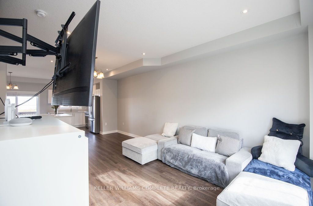 28 Canary Grass Boulevard Property Photo 11