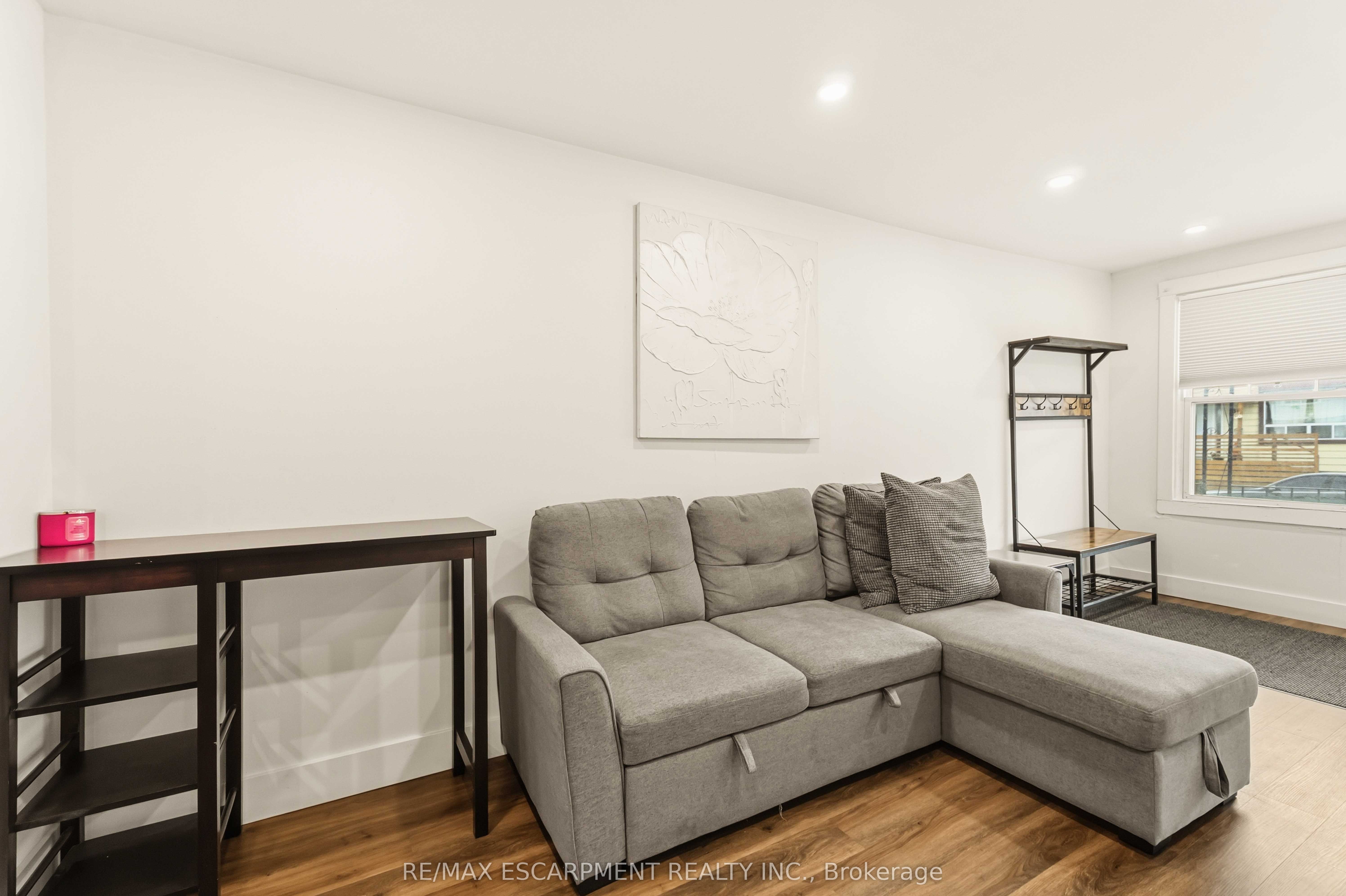 27 Edinburgh Avenue Property Photo 5