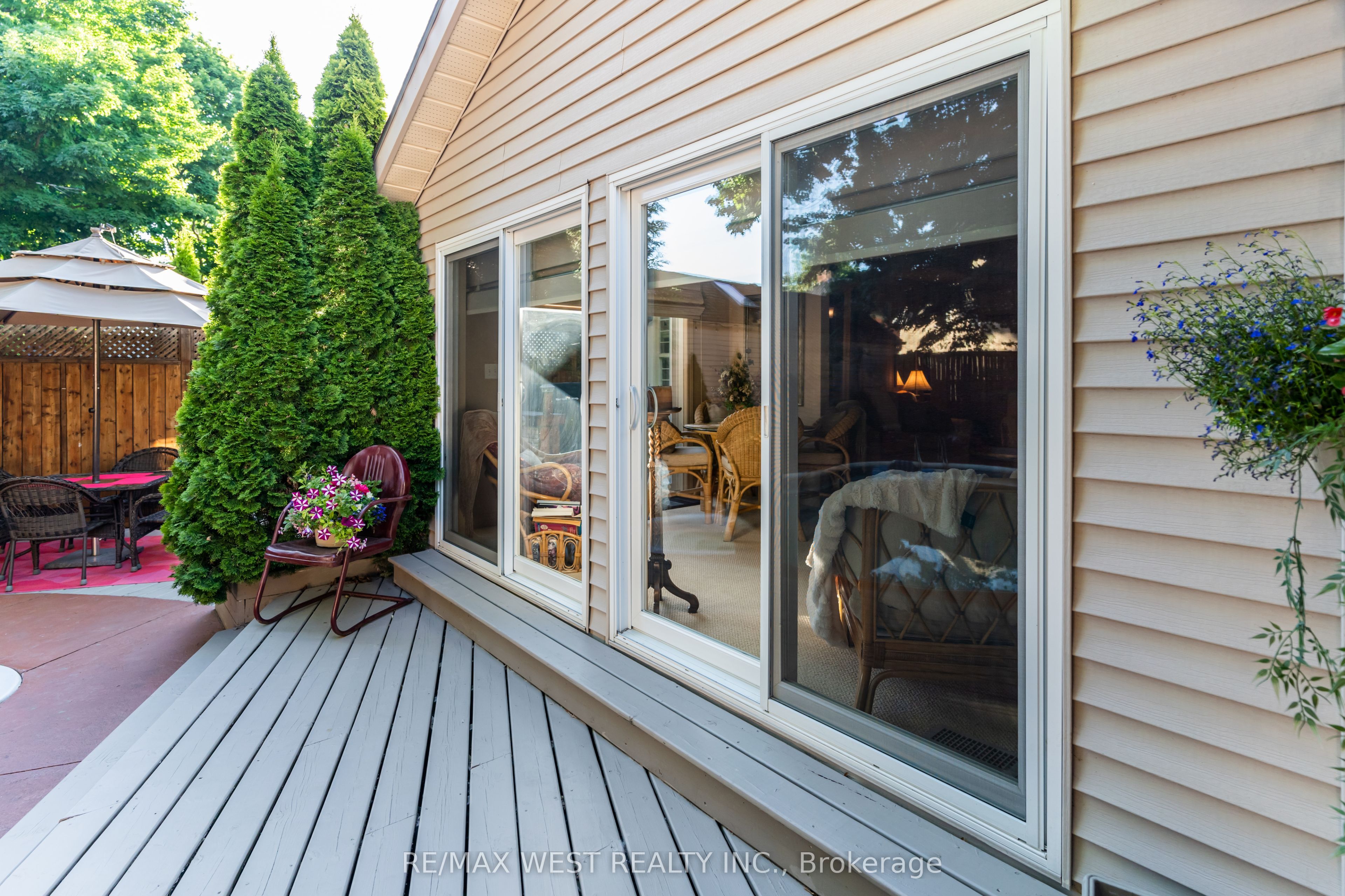 560 Peel Street Property Photo 15