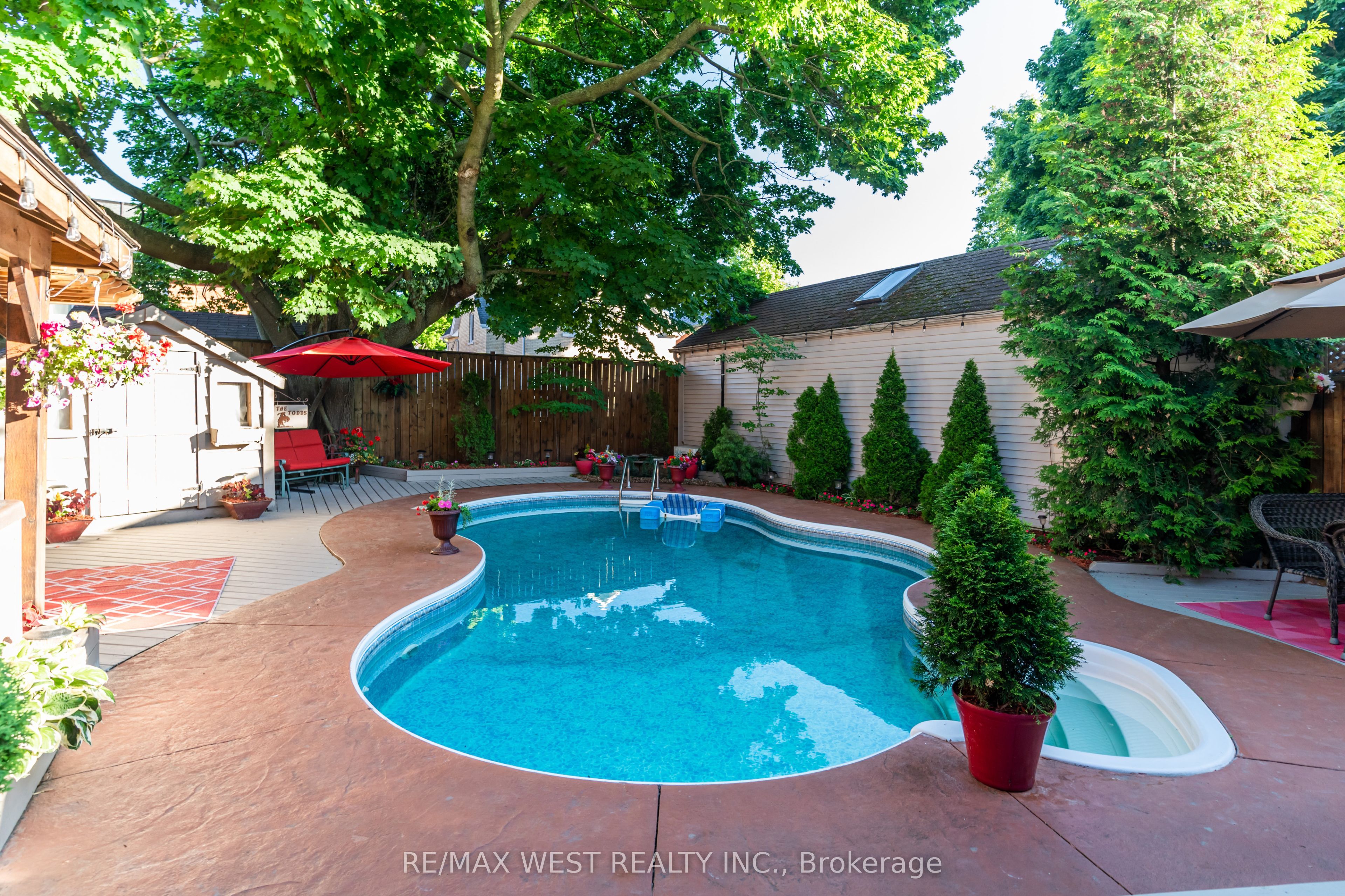560 Peel Street Property Photo 18