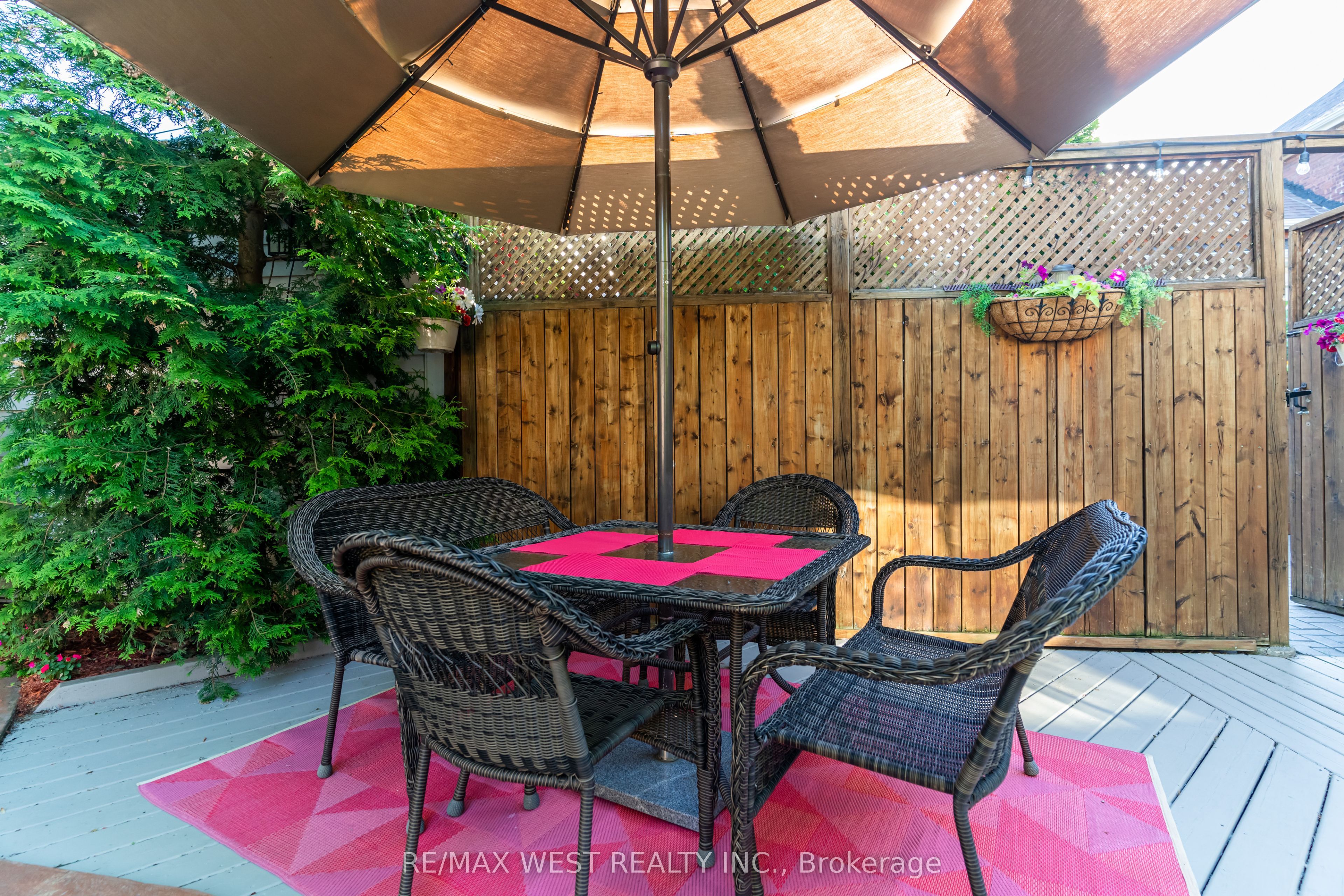 560 Peel Street Property Photo 20