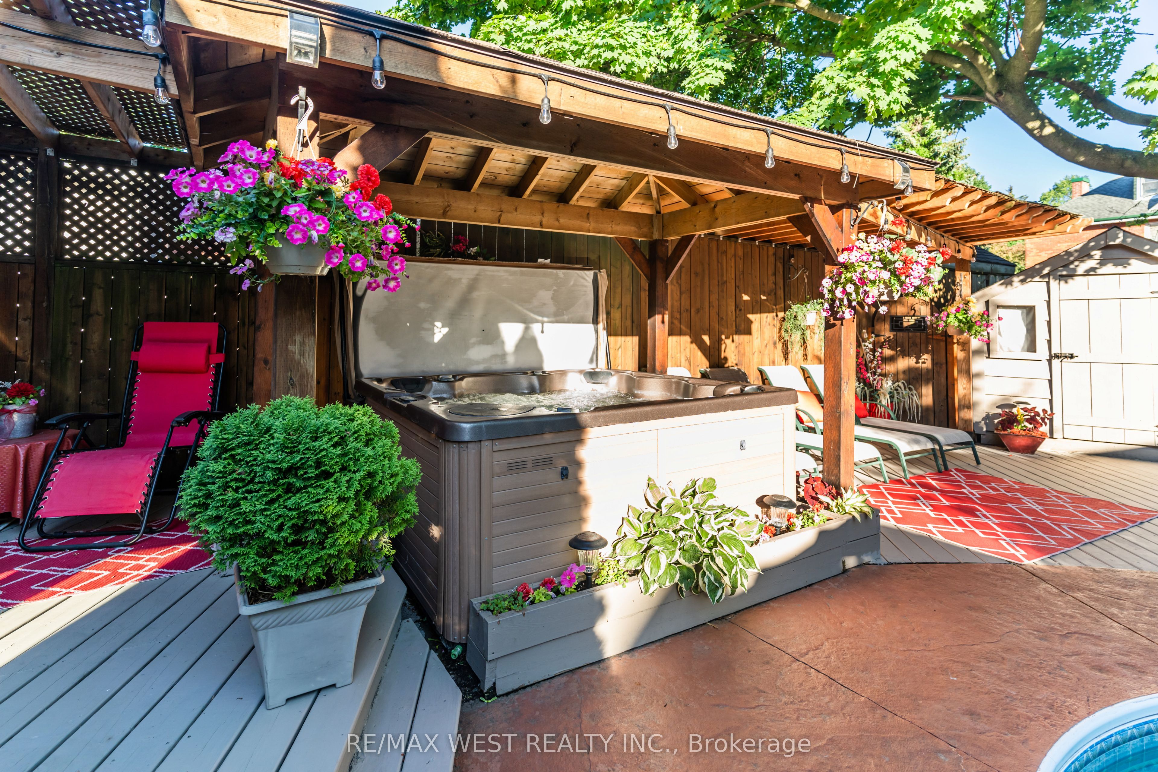 560 Peel Street Property Photo 22