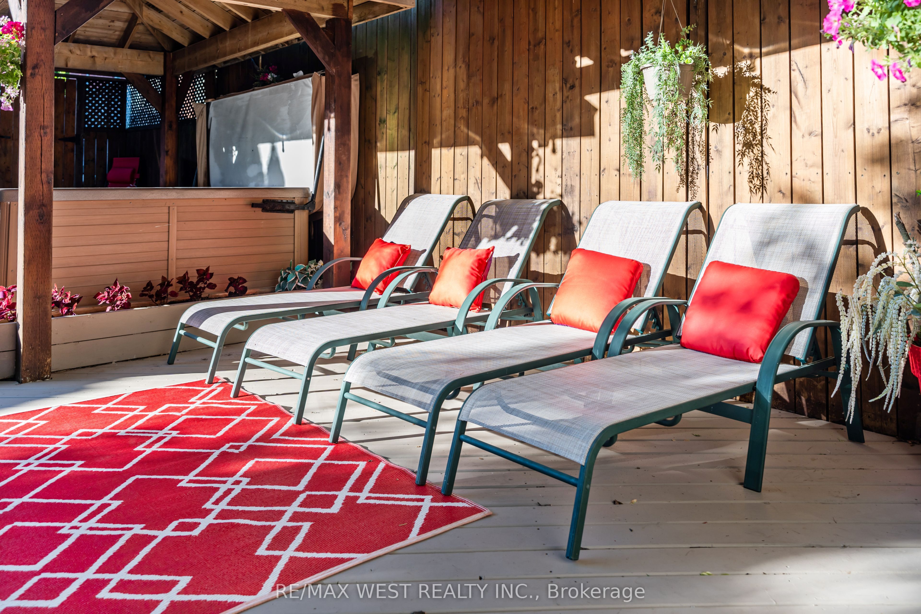 560 Peel Street Property Photo 24