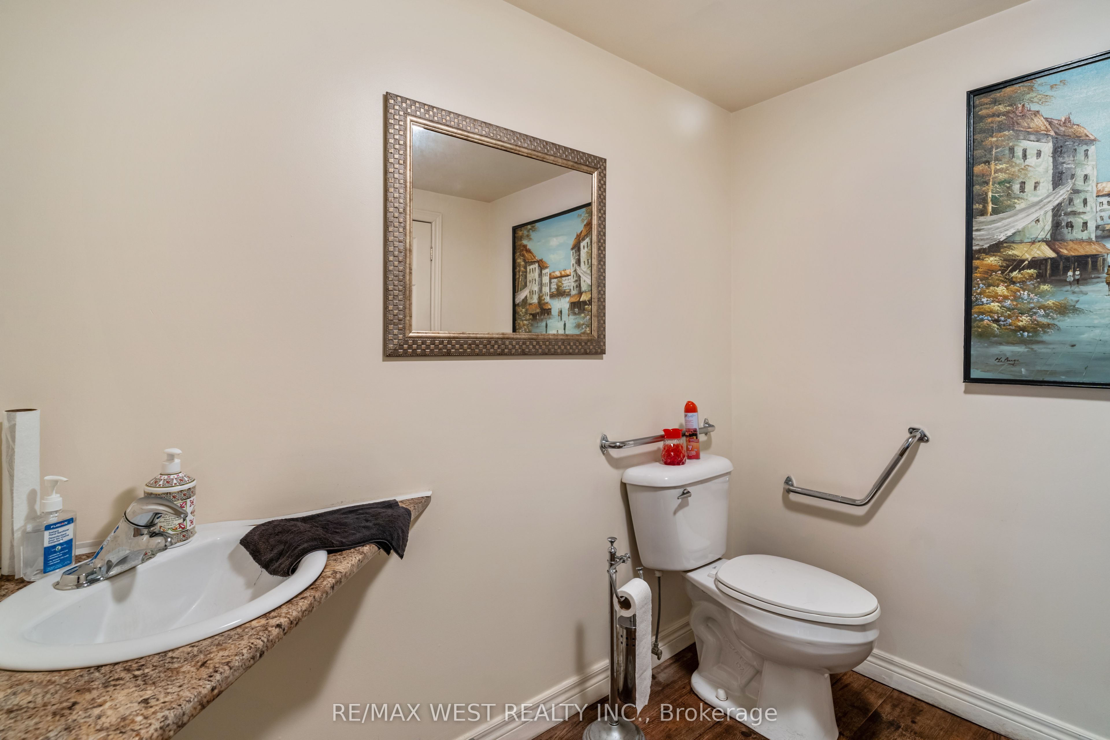 560 Peel Street Property Photo 28