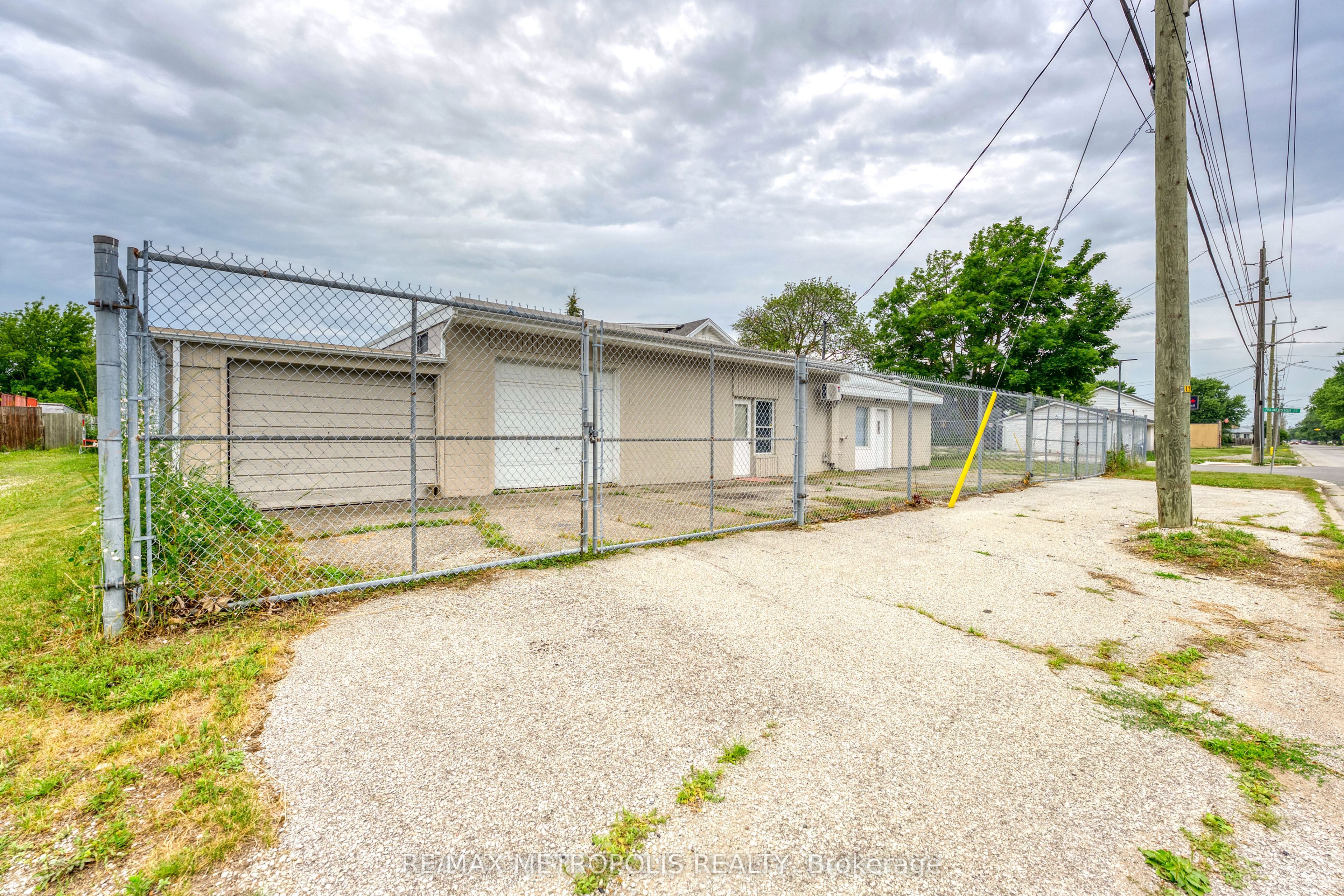 431 Campbell Street Property Photo 4
