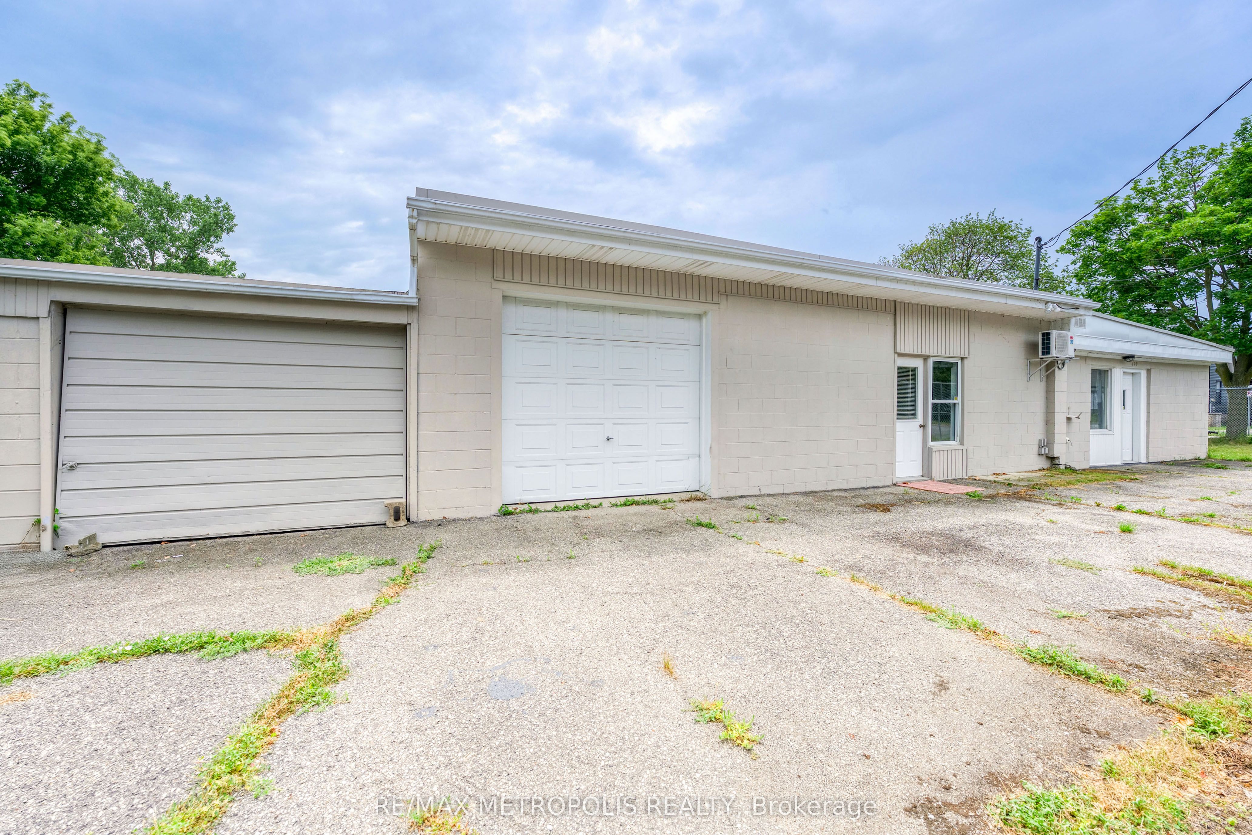 431 Campbell Street Property Photo 5
