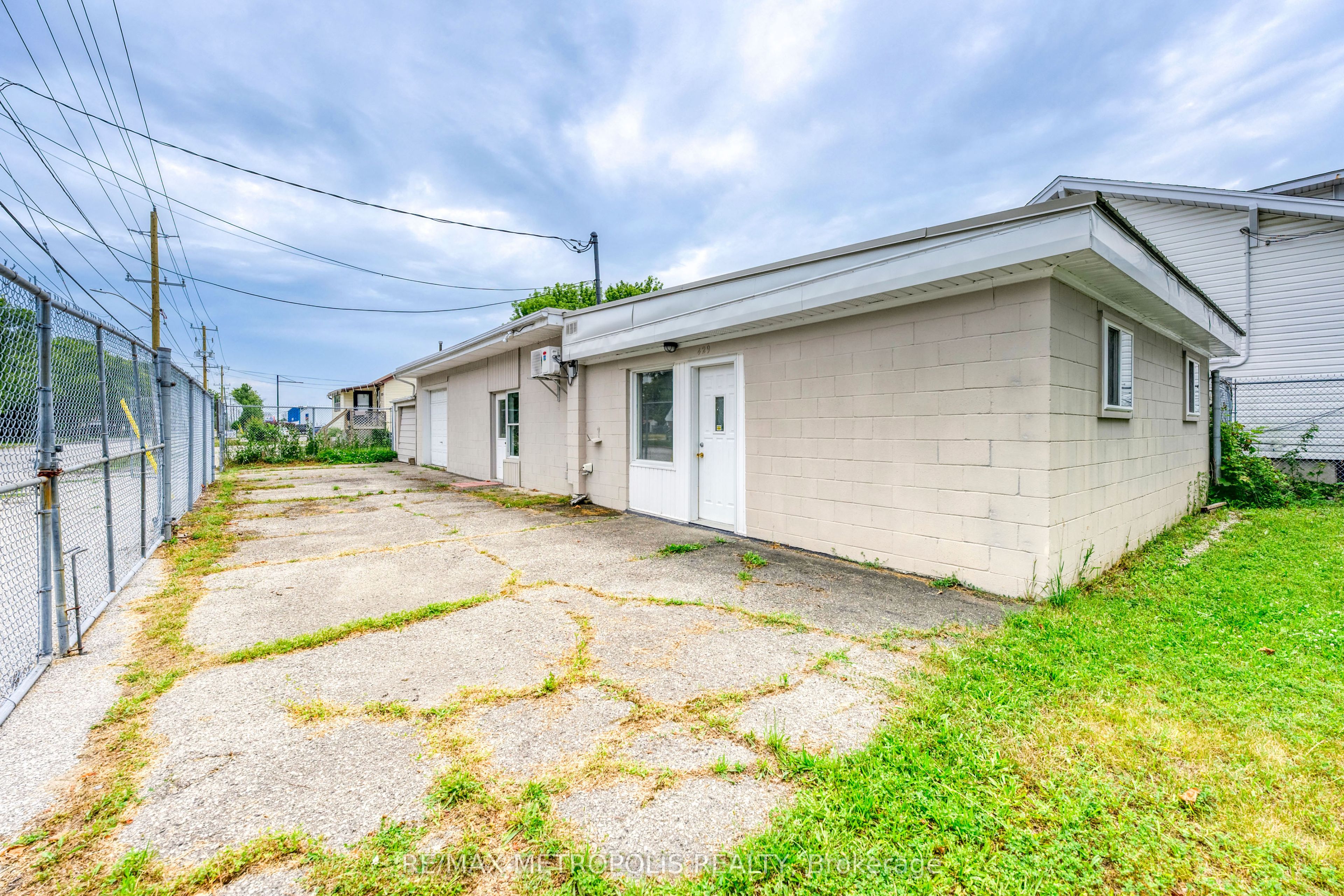 431 Campbell Street Property Photo 6