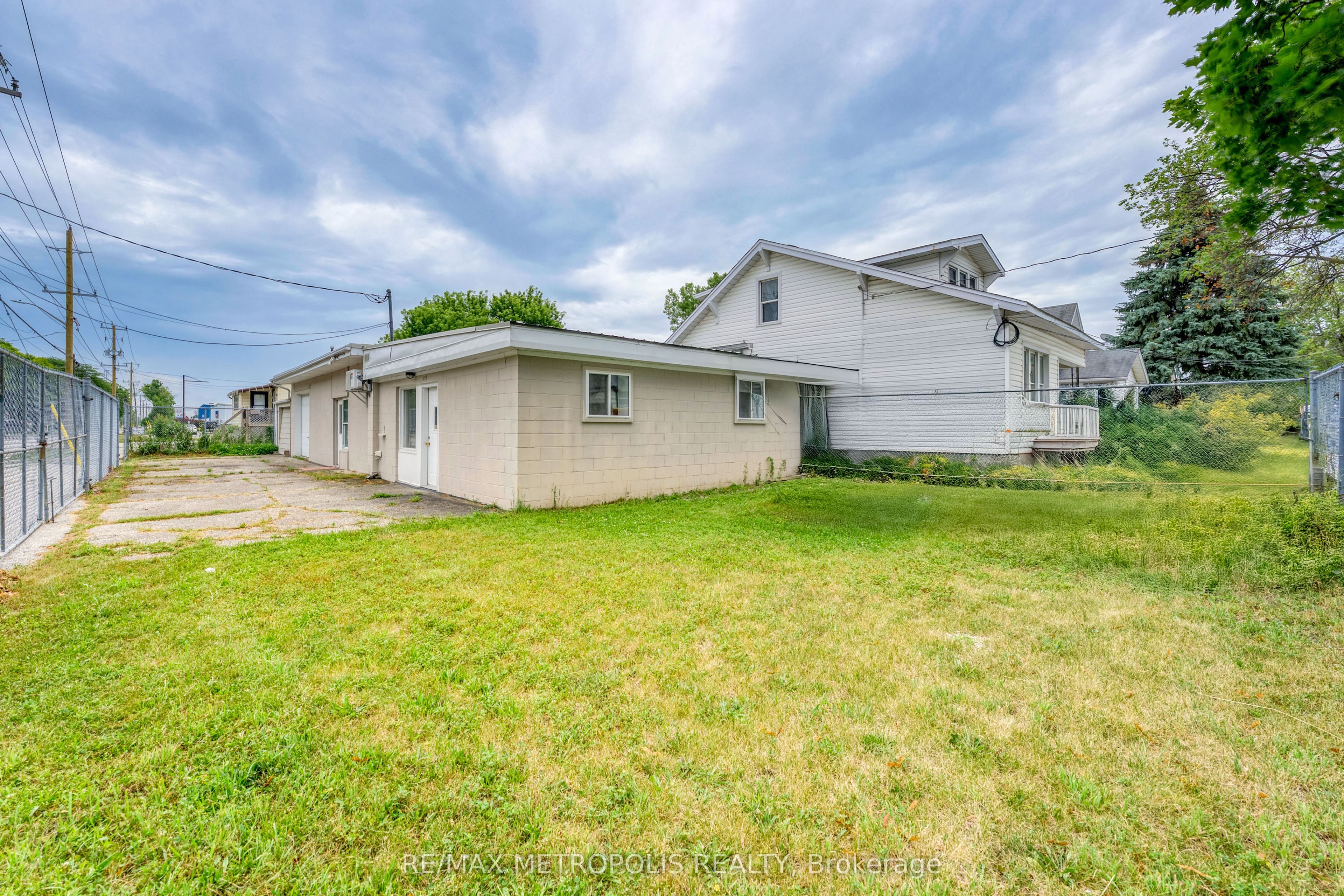 431 Campbell Street Property Photo 8